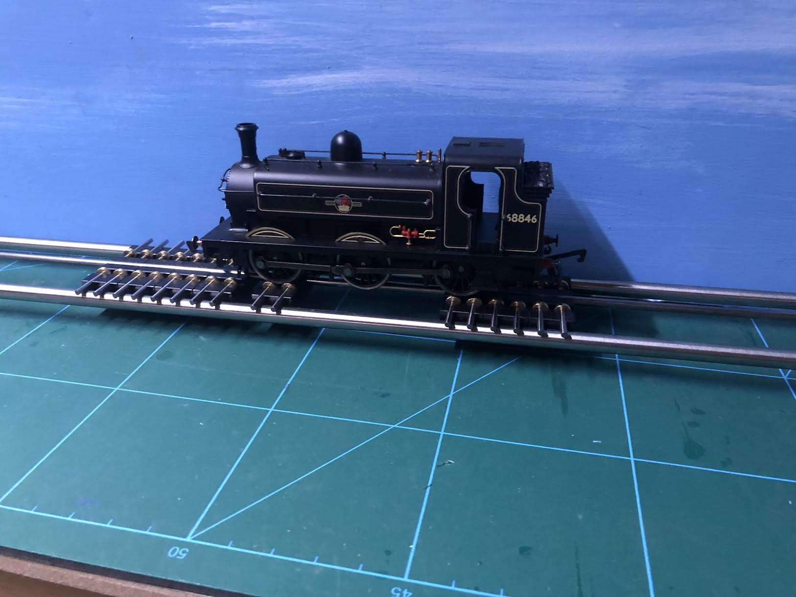 OO gauge rolling road with eight axle supports for testing and running in model locomotives, also suitable for O16.5, NG7 and GN15