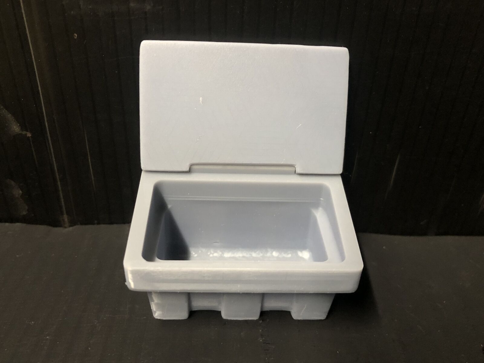 GN15 G scale resin model grit bin with separate working lid and hinge rod for workshop or factory yard scenes