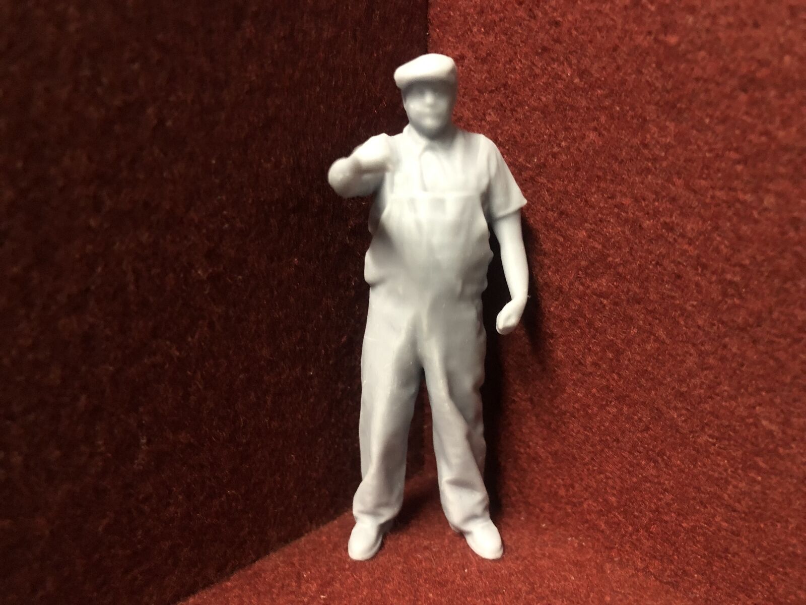 G-scale 1:22.5 unpainted driver figure in flat hat for GN15 or G scale model railway layouts