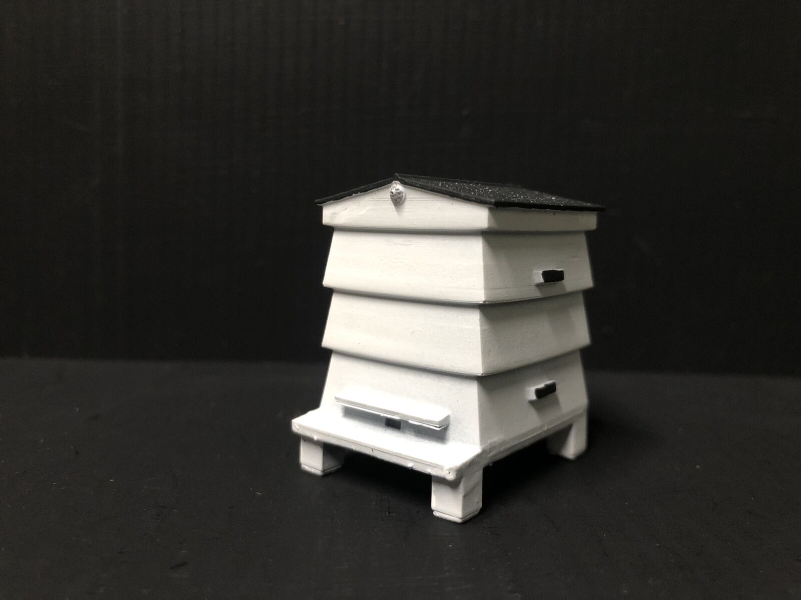 G scale GN15 WBC beehive model kit, unpainted resin hive with brood box and two supers for railway or garden layout scenes