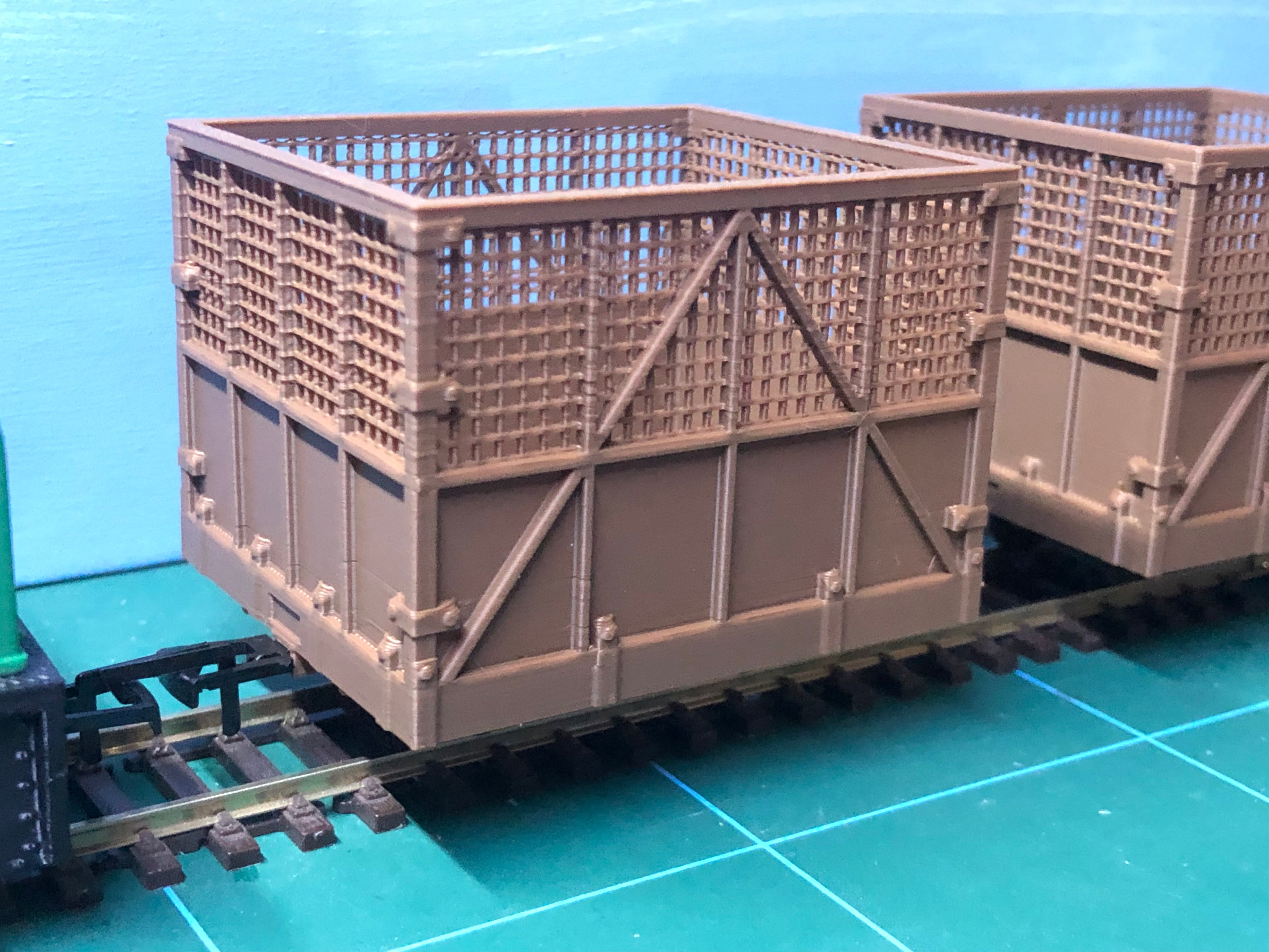 O-16.5 / NG7 narrow gauge 4 ton sugar cane bin wagon kit with pre-coloured body and POM wheels for model railway layouts