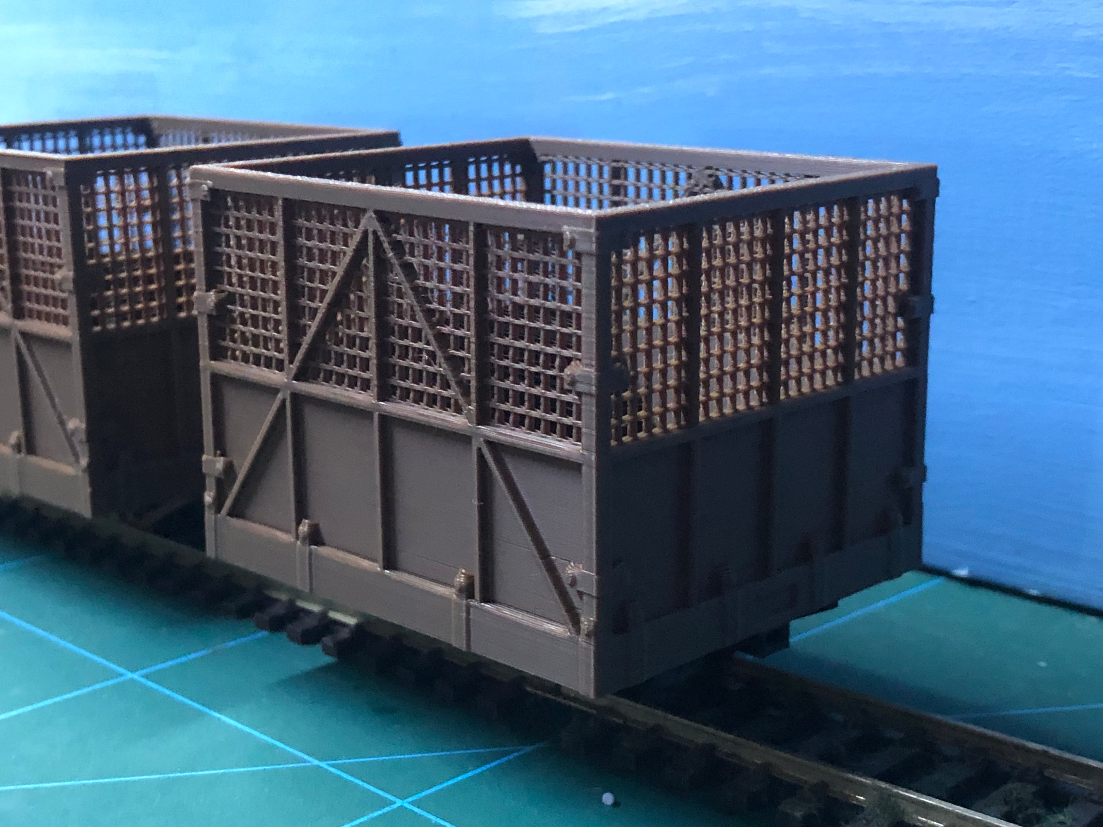 O-16.5 / NG7 narrow gauge 4 ton sugar cane bin wagon kit with pre-coloured body and POM wheelsets for model railways
