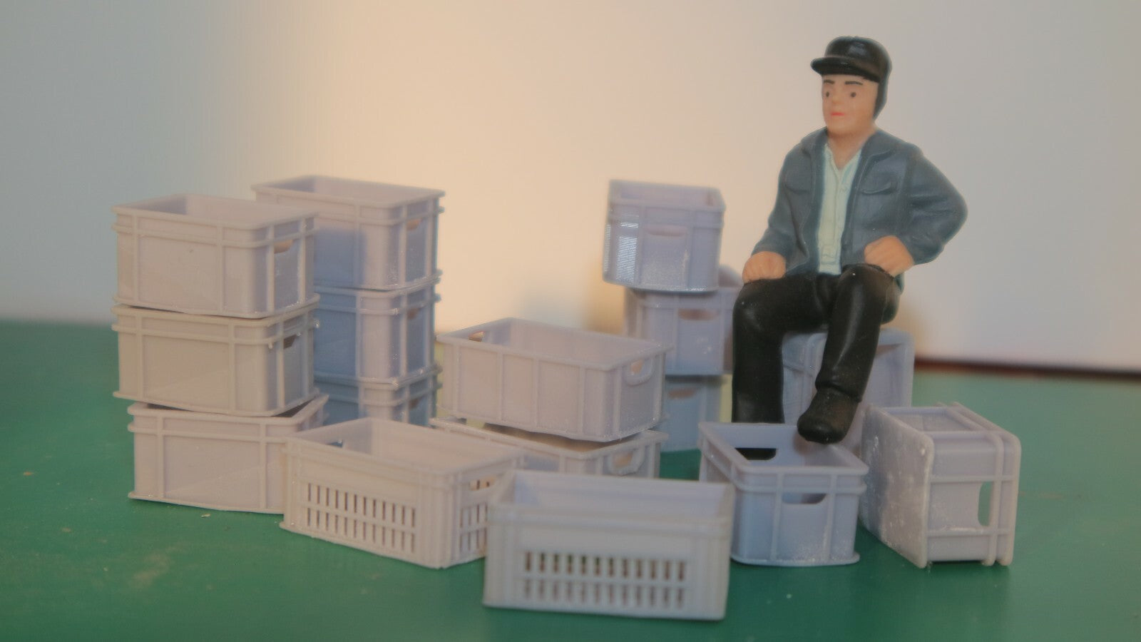 G-scale GN15 model railway scenery set featuring assorted crates for workshop or industrial layout detailing