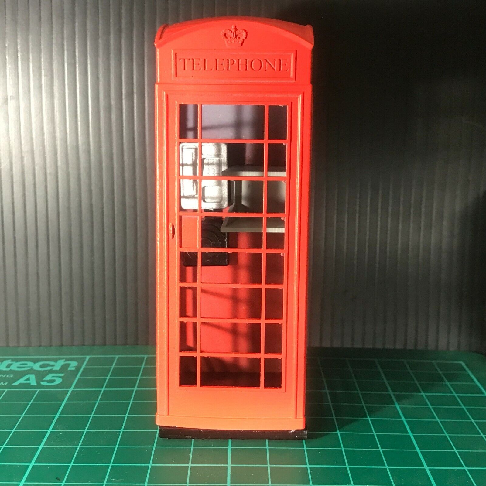 G-scale K6 red telephone box model scenery kit for GN15 narrow gauge railway layouts, supplied unpainted without figures