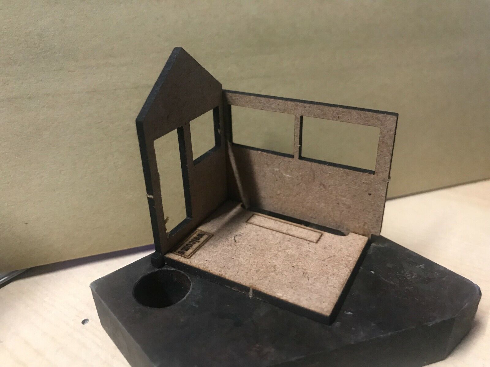 OO9/OO/HO scale laser-cut country ground-level signal box kit for a small goods yard or rural model railway layout