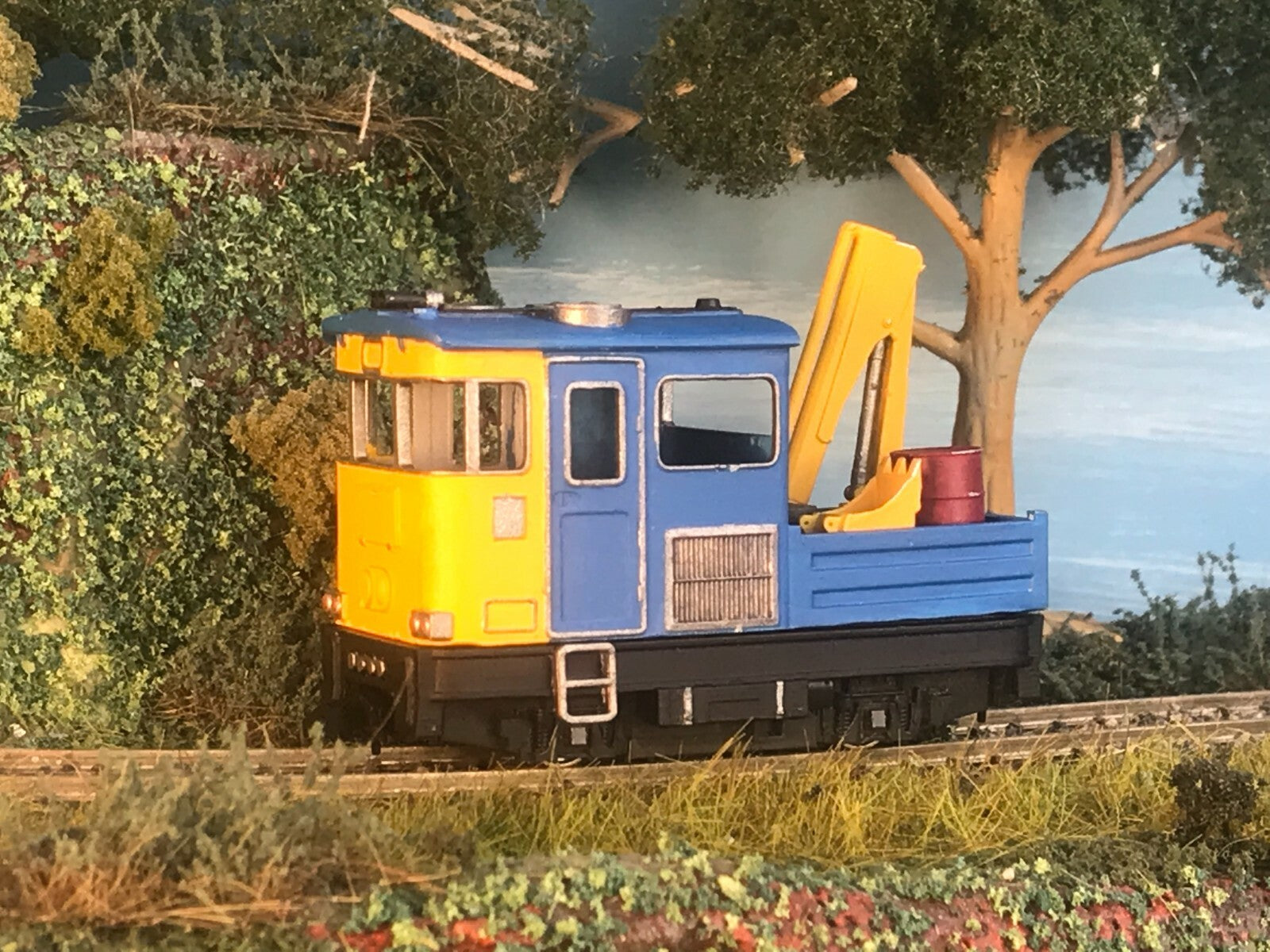 OO9 narrow gauge resin maintenance/inspection car body kit shown fitted to a Kato 11-109 motorised chassis for model railways