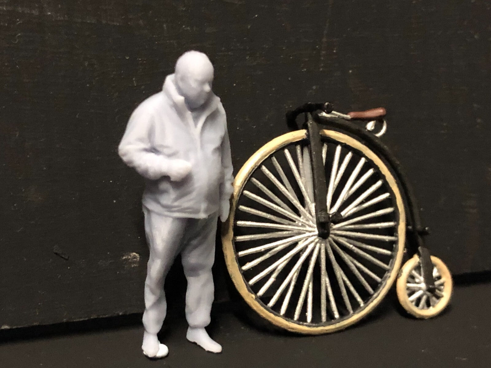 O gauge 1:43 scale model railway kit featuring two 7mm resin Victorian penny farthing bicycles in a double pack