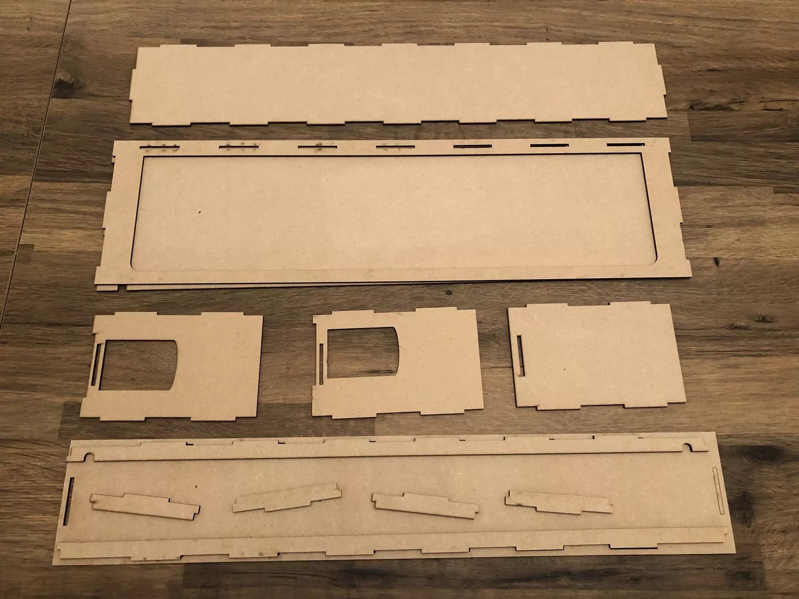 55cm shelf-mounted model railway diorama with optional fiddle stick and LED lighting, suitable for OO/HO scale layouts