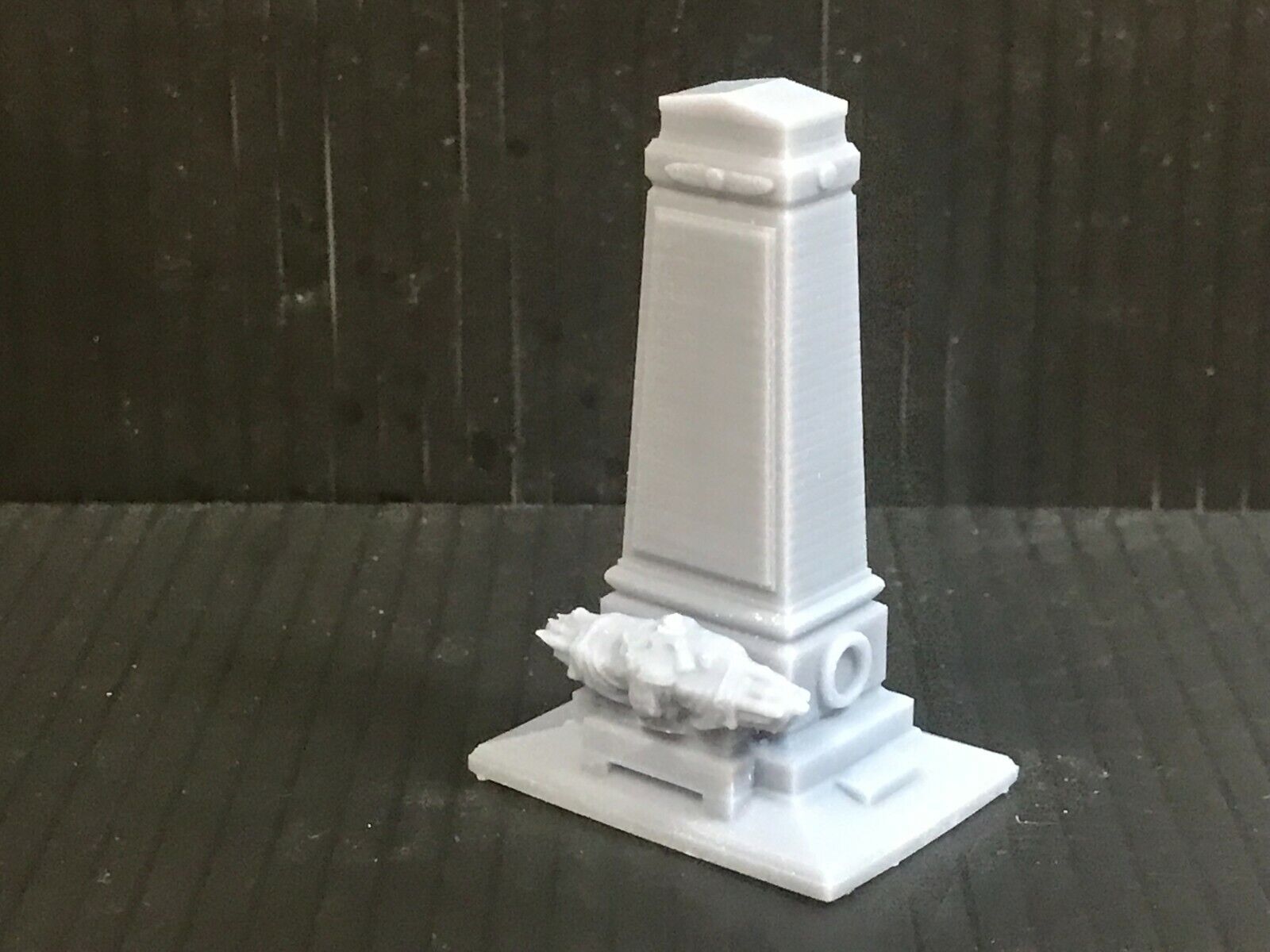 Unpainted resin Great War memorial model for 00/H0 and OO9 gauge railway scenery, approx 50mm tall for town square layouts