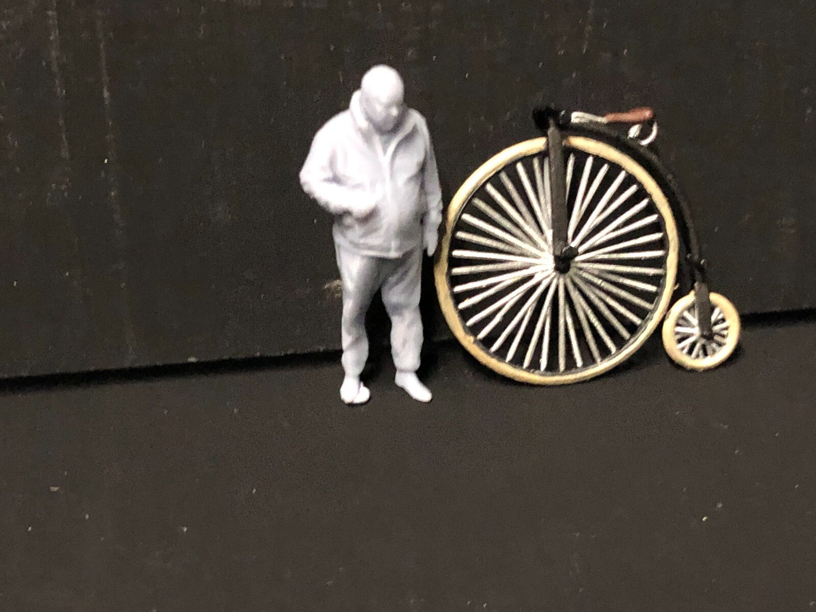 O gauge 1:43 scale model railway kit with two 7mm resin Victorian penny farthing bicycles in a double pack