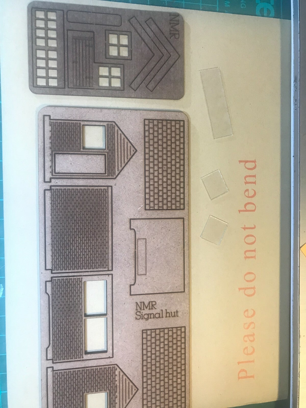 OO9/OO/HO scale laser-cut country ground-level signal box kit for a small goods yard or rural model railway scene