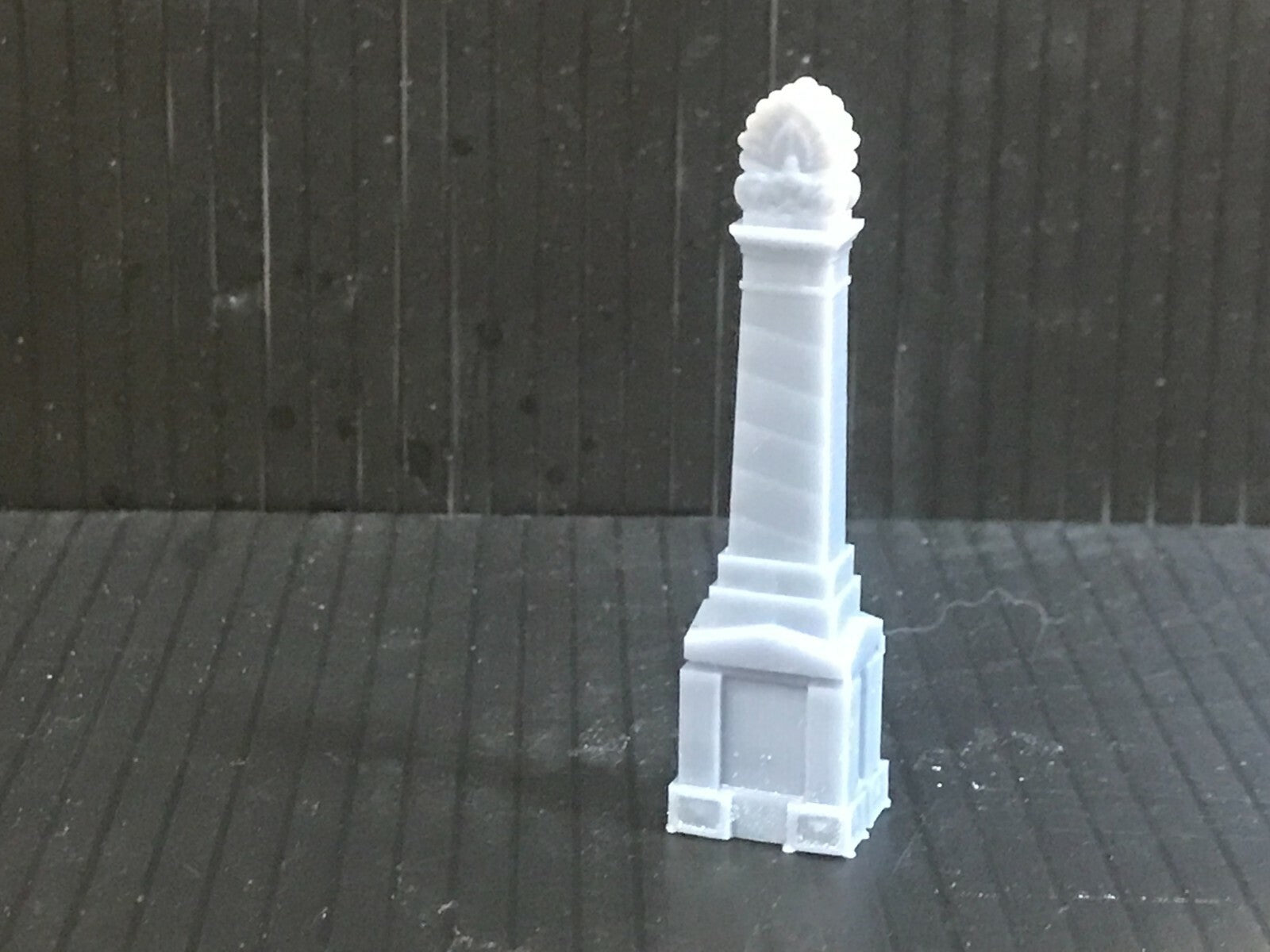 Unpainted 00/H0 gauge and OO9 resin war memorial statues for model railway scenery, supplied as two detailed 50mm figures.