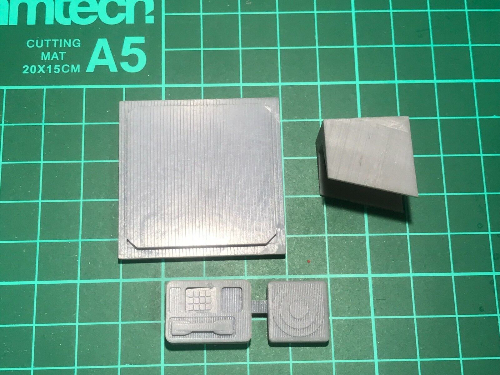 G-scale K6 red BT phone box model scenery piece, unpainted kit suitable for GN15 narrow gauge model railway layouts