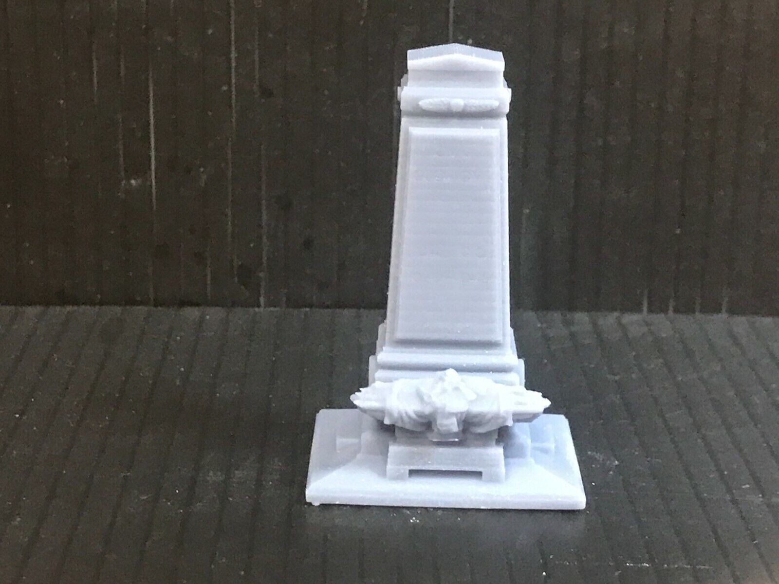Unpainted Great War memorial resin model for 00/H0 and OO9 gauge railway scenery, approximately 50mm tall