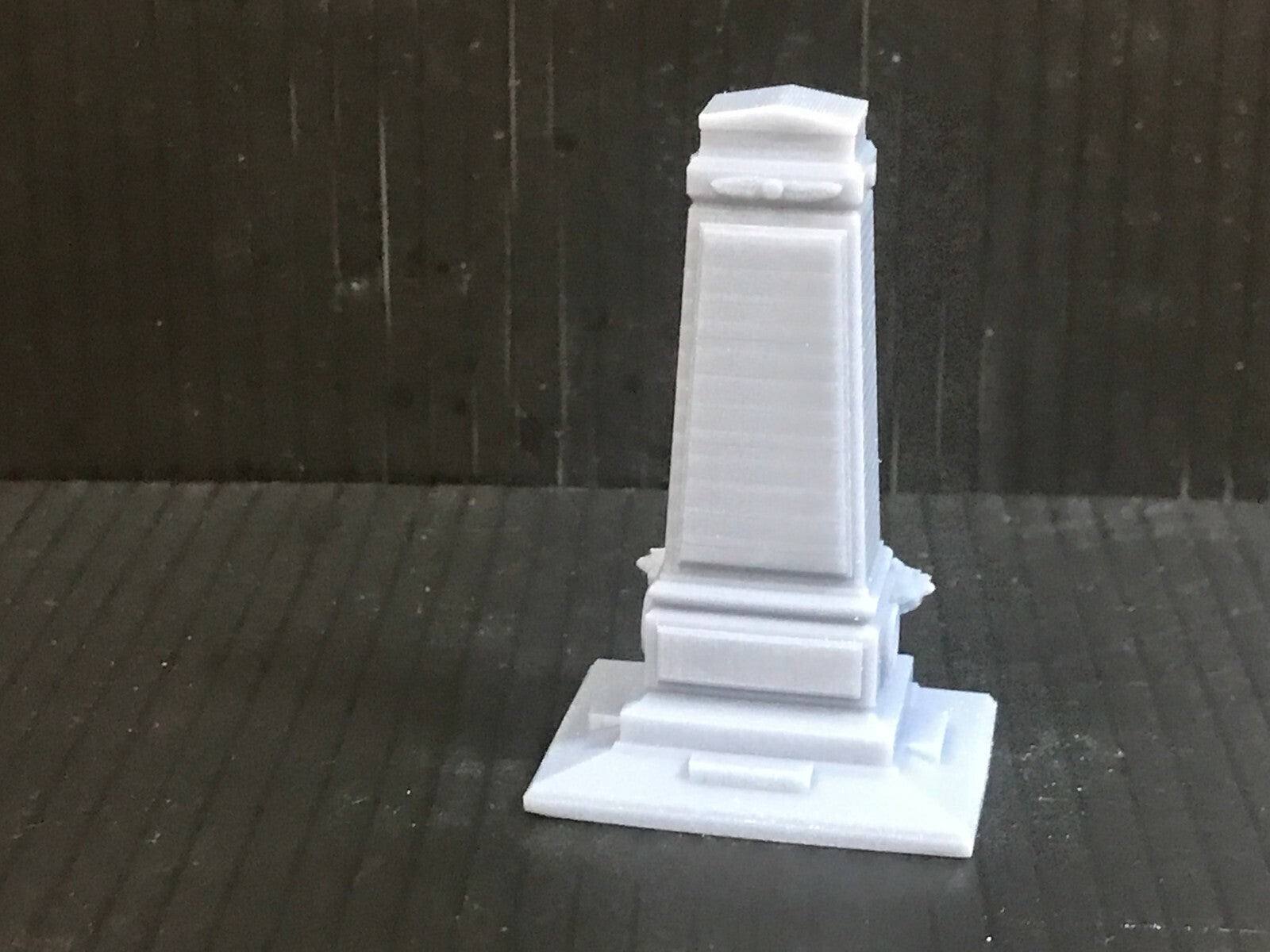 Unpainted resin Great War memorial model for 00/H0 and OO9 gauge railway scenery, approximately 50mm tall