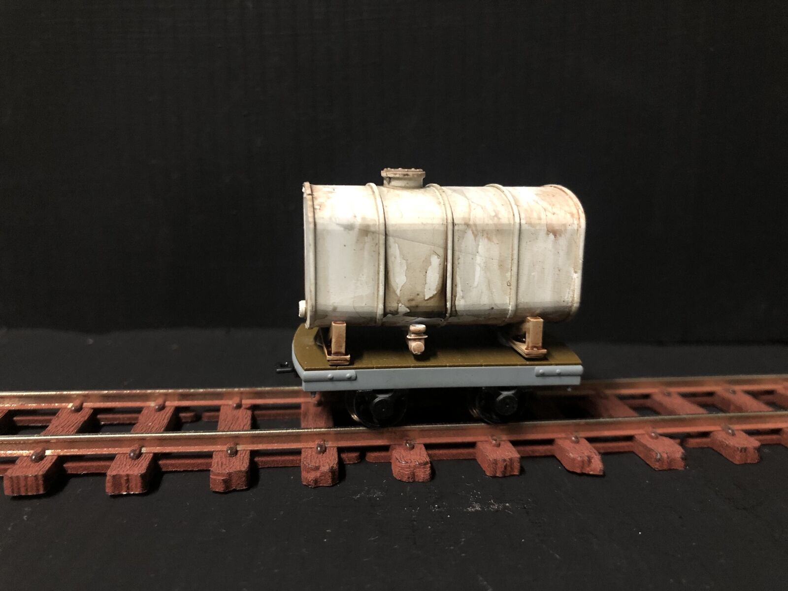 NG7 narrow gauge wagon load kit showing a petrol or diesel tanker topper for the Bachmann Dinorwic slate wagon chassis