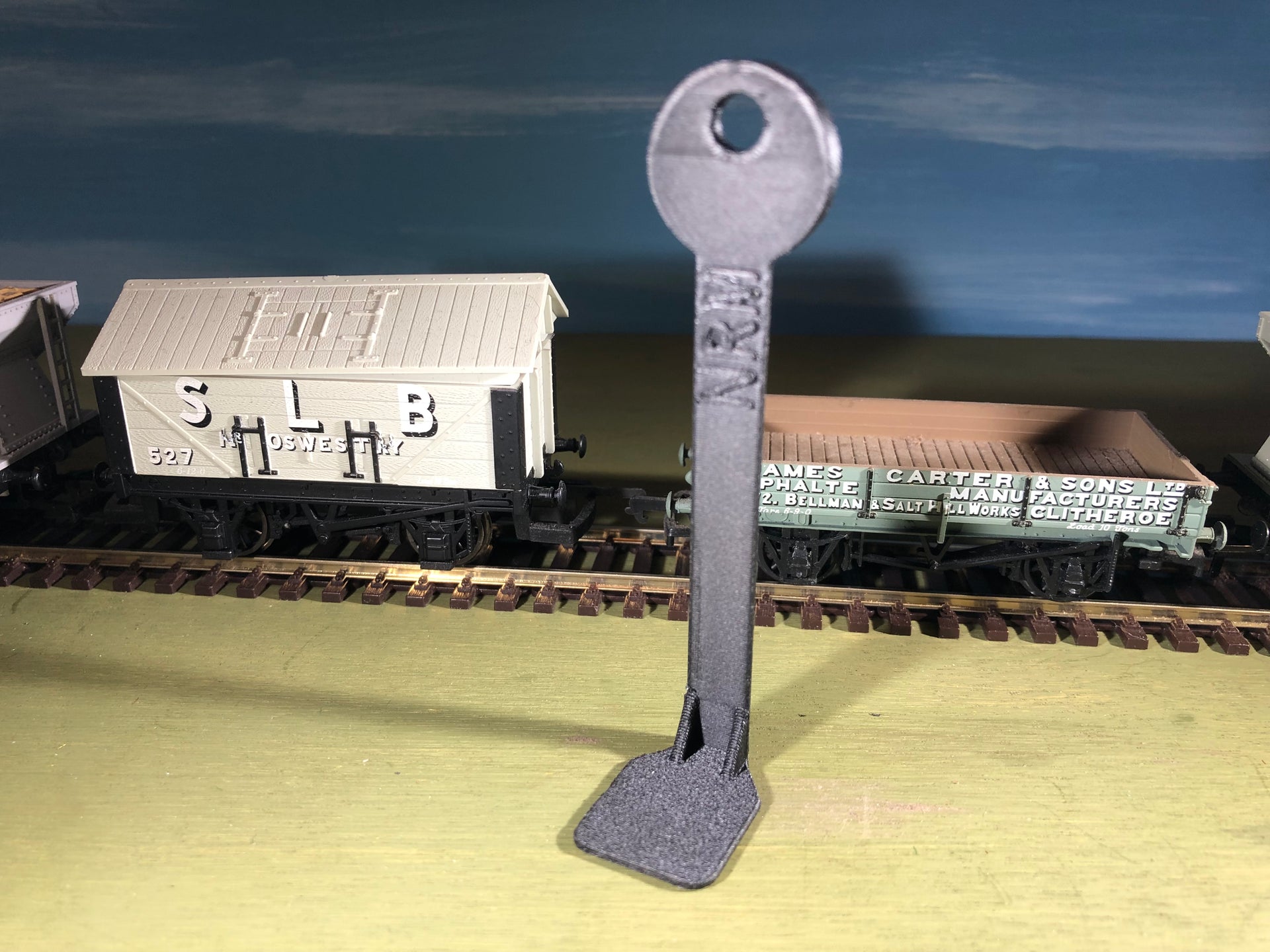 Slim Fit Manual Uncoupling Tool for OO Scale Hornby and Accurascale Tension Locks