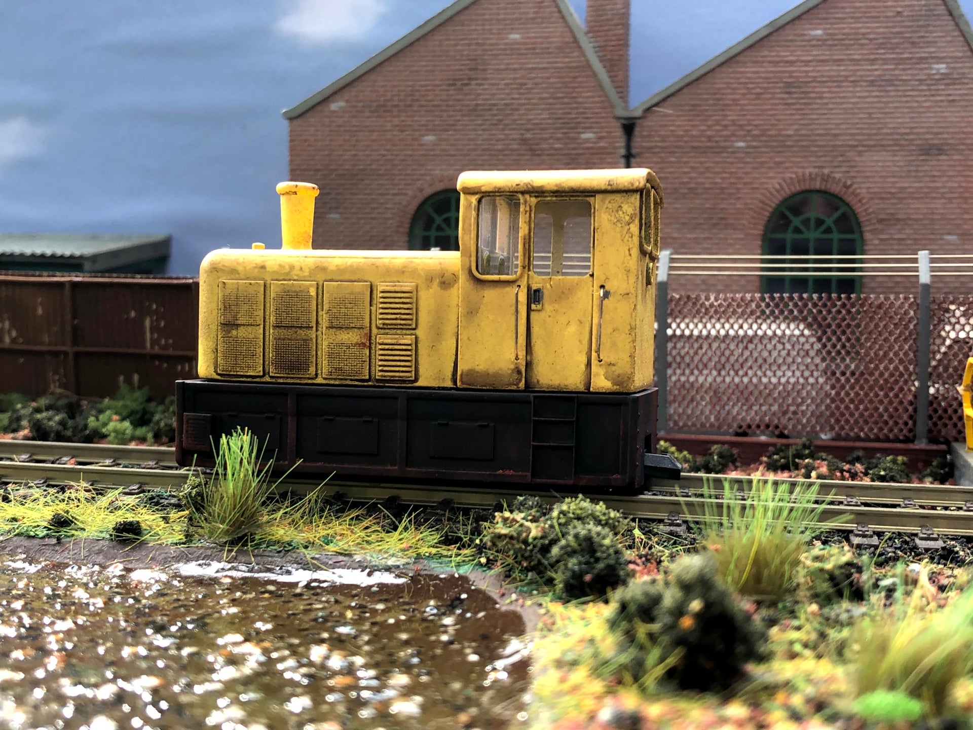 OO9 009 Dockyard Diesel Locomotive Shunter Body For KATO 109 with glazing and couplers