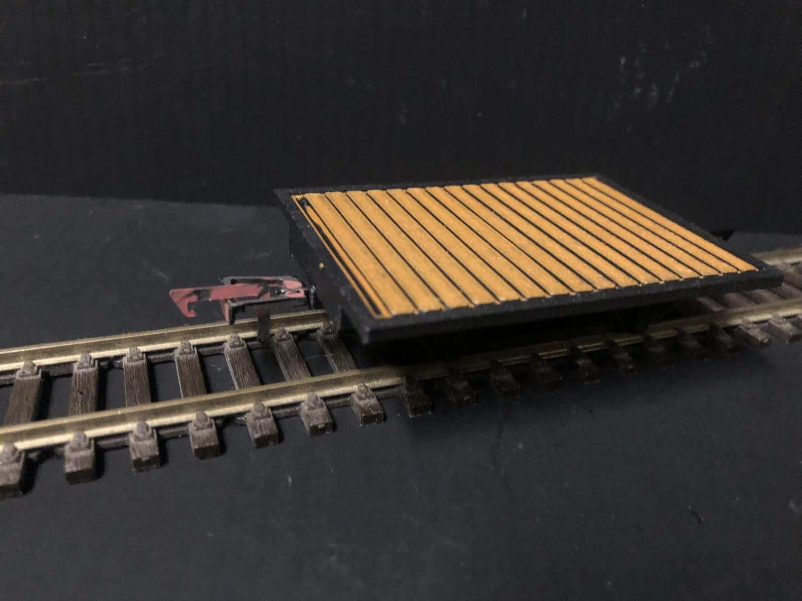 O-16.5 / NG7 narrow gauge pre-coloured flat bed wagon kit with POM wheelsets for model railway layouts