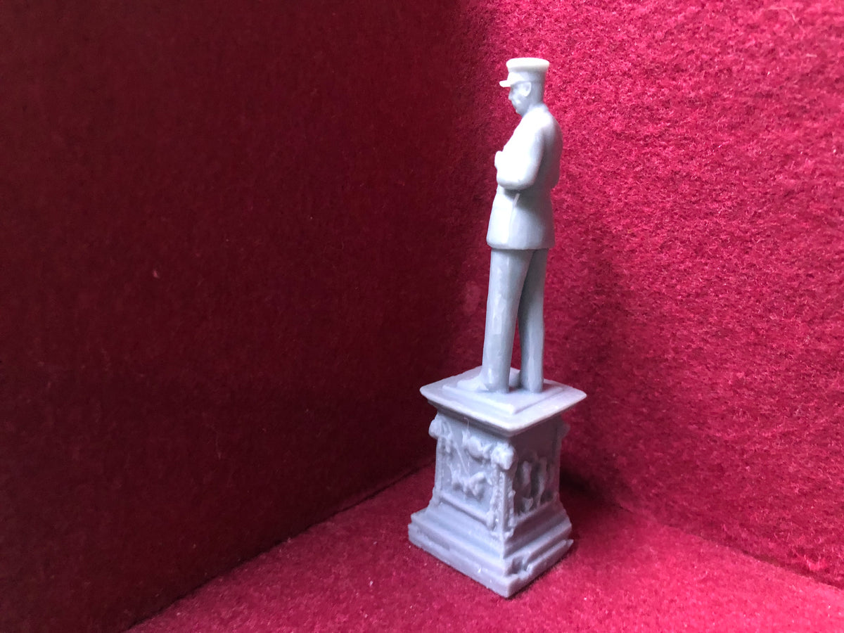 Oo Scale Statue 7mm / O gauge statue with figure on plinth for model railway scenery