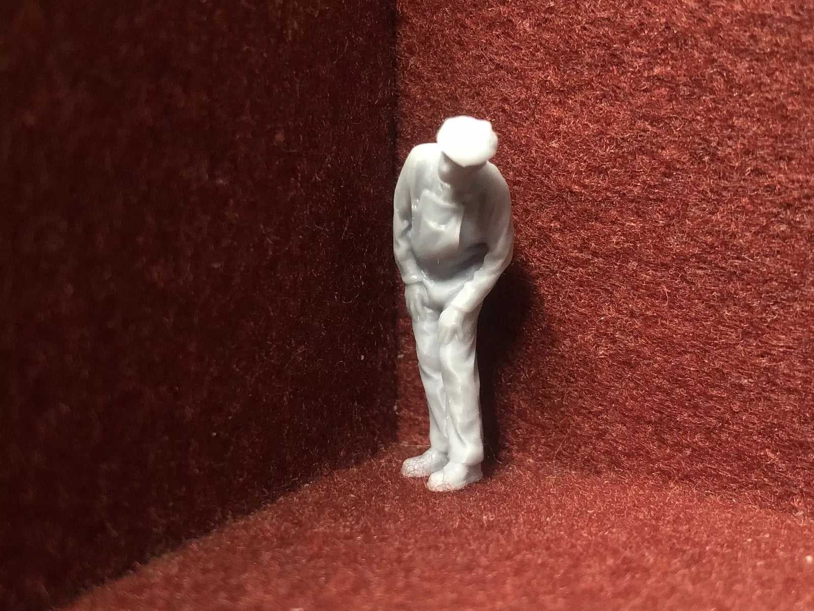 Two unpainted 1:43.5 scale NG7/O gauge crew figures for a Ruston 48DS model locomotive, shown as resin prints ready to paint.