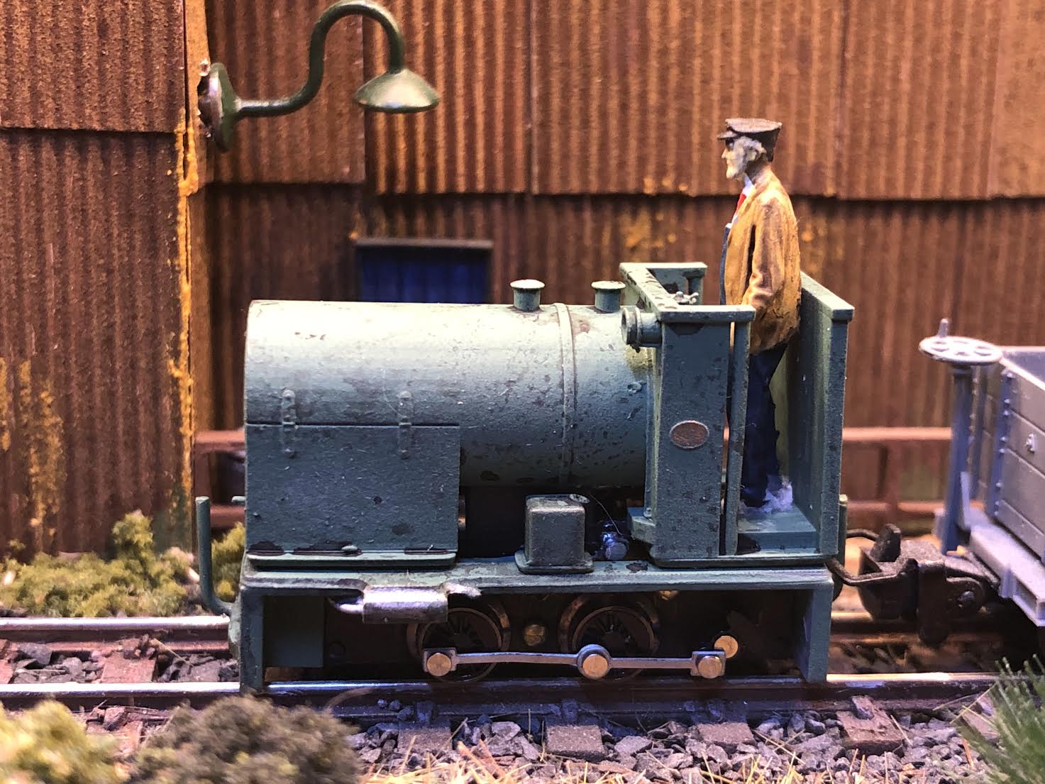 OO9 scale resin kit of a WW1 Baguley McEwan Pratt 10HP petrol locomotive with dummy chassis for static display