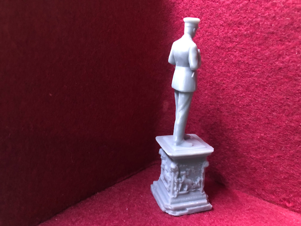 Oo Scale Statue 7mm / O gauge statue with figure on plinth for model railway scenery