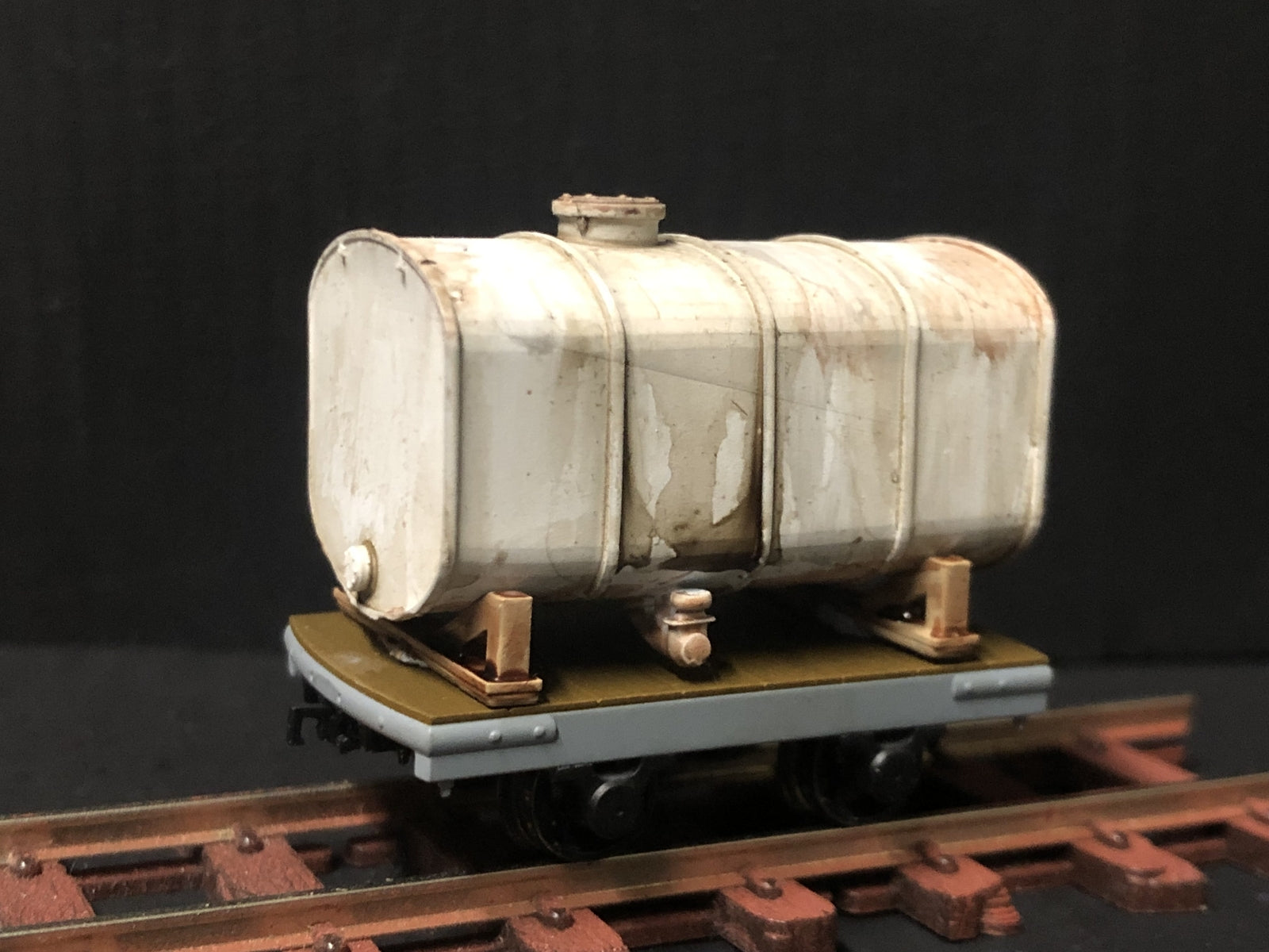 NG7 narrow gauge wagon load kit showing a petrol or diesel tanker topper for a Bachmann Dinorwic slate wagon chassis