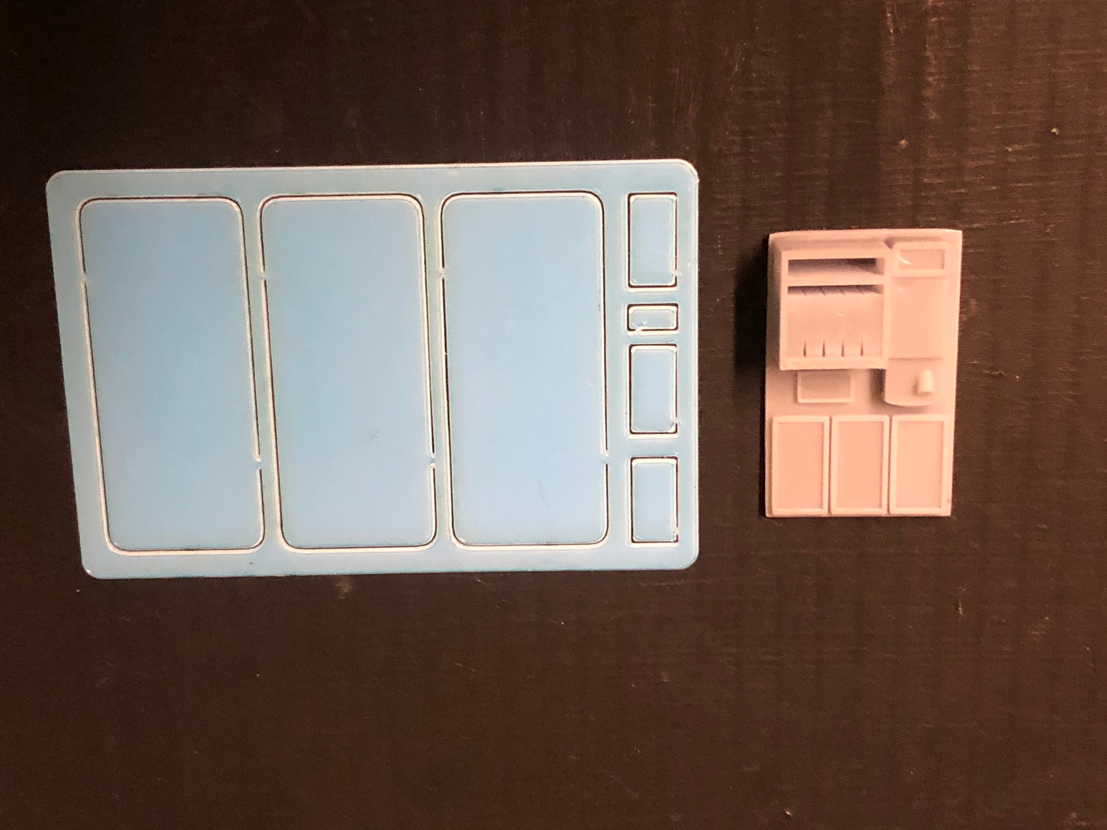 Unpainted 7mm O gauge K8 1970s British telephone box model kit with glazing and interior detail for NG7 and On18 layouts