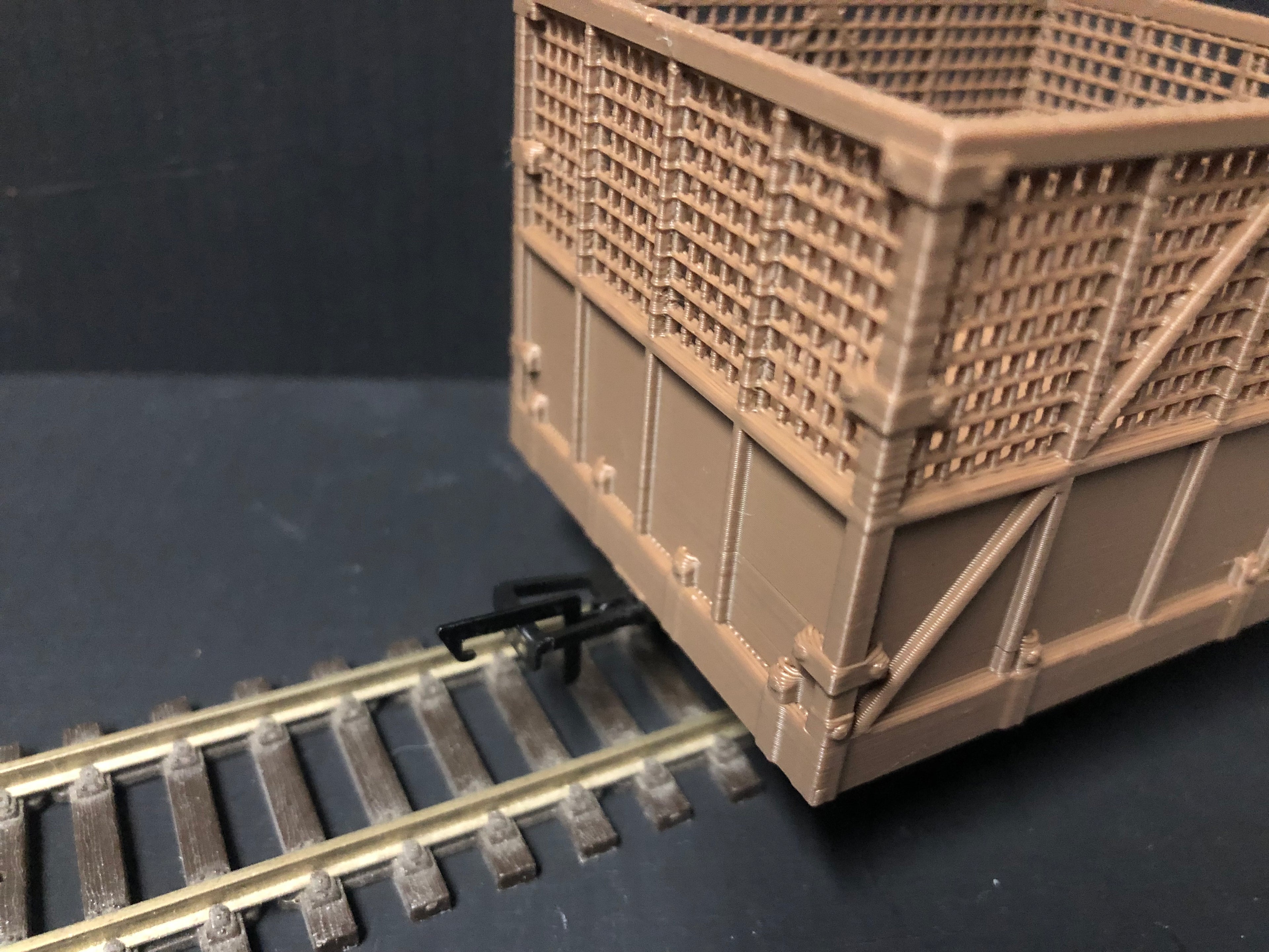 O-16.5 / NG7 4 ton sugar cane bin wagon kit with pre-coloured body and POM wheelsets for narrow gauge model railways