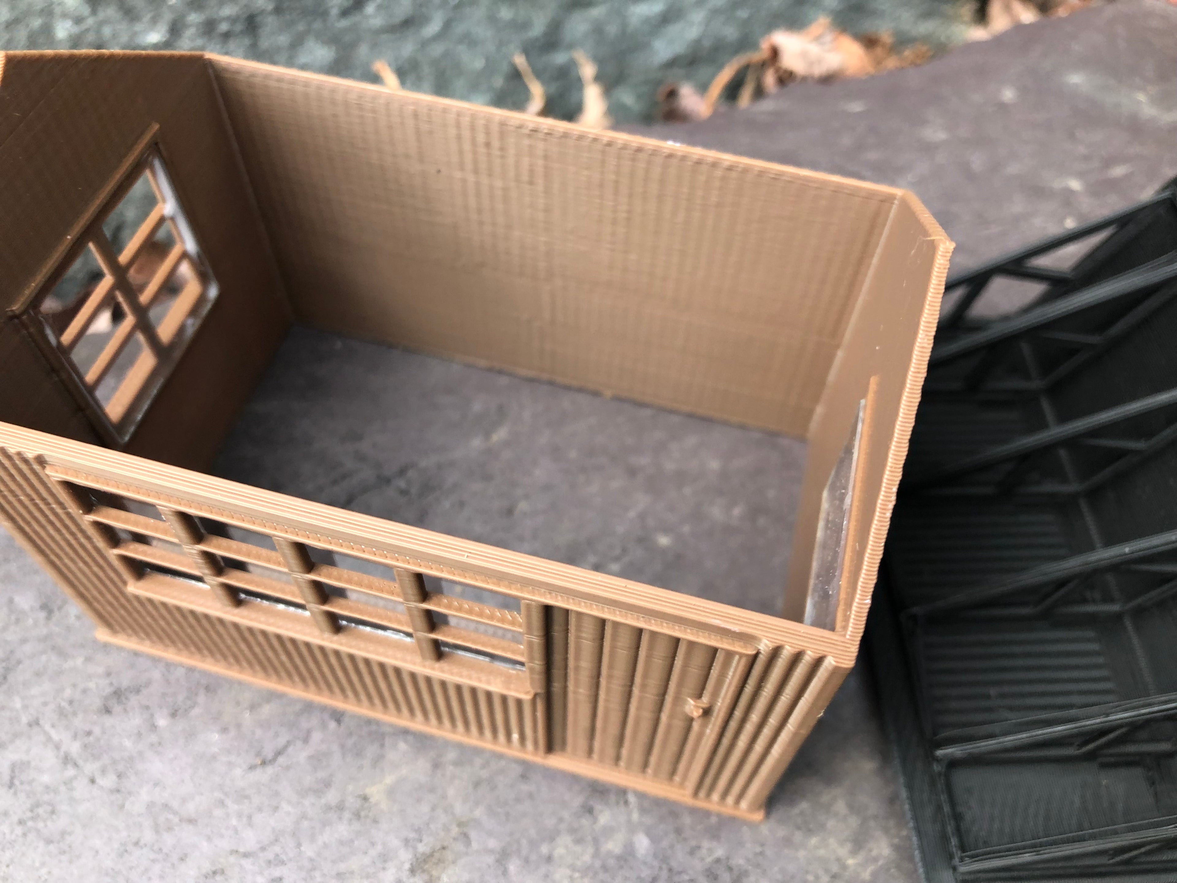 NG7 7mm scale corrugated steel Avery workshop building kit with glazed windows for O gauge model railway layouts