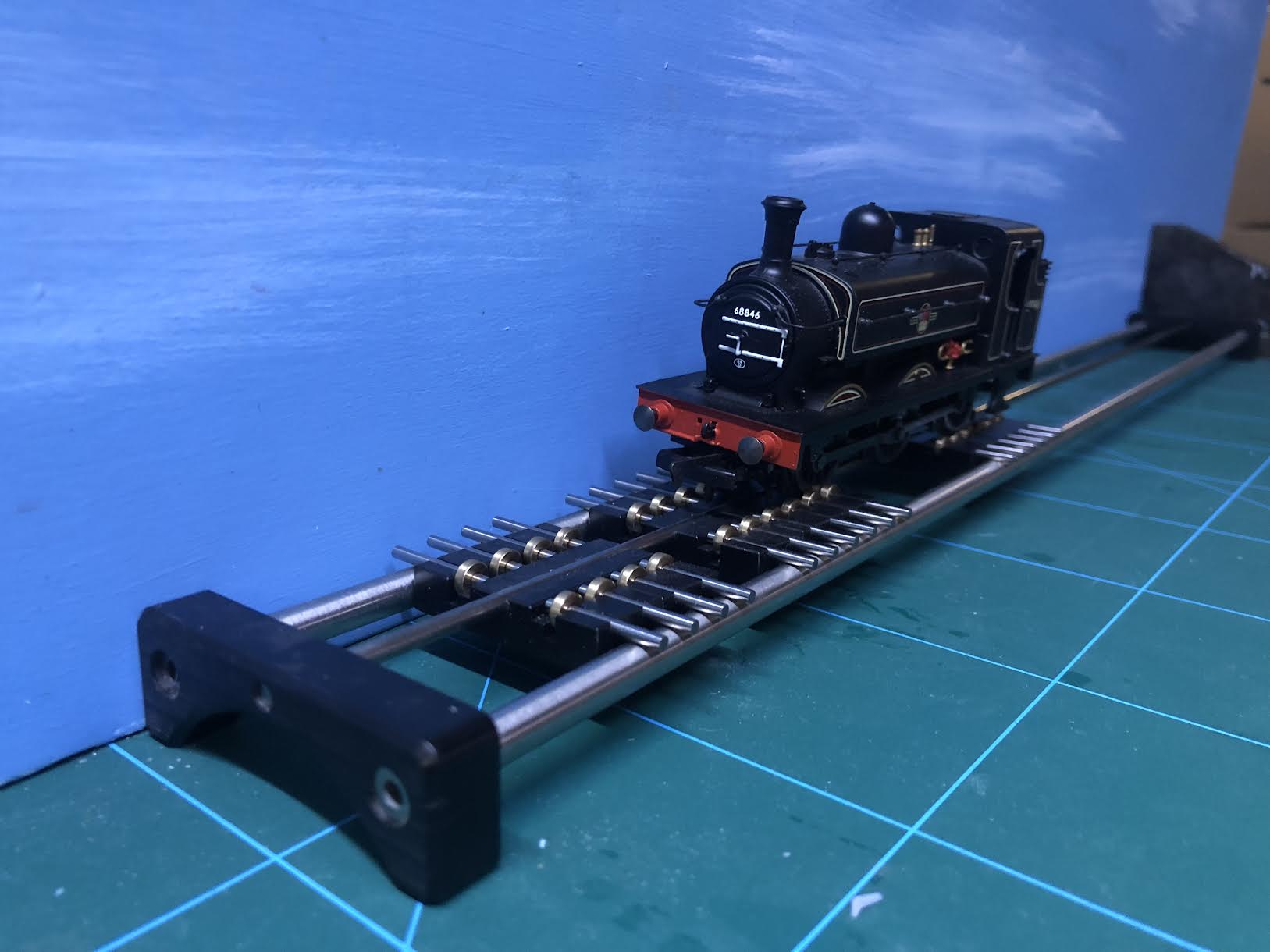 OO gauge rolling road with eight axle supports for testing and running in model locomotives, also suitable for O16.5, NG7 and GN15.