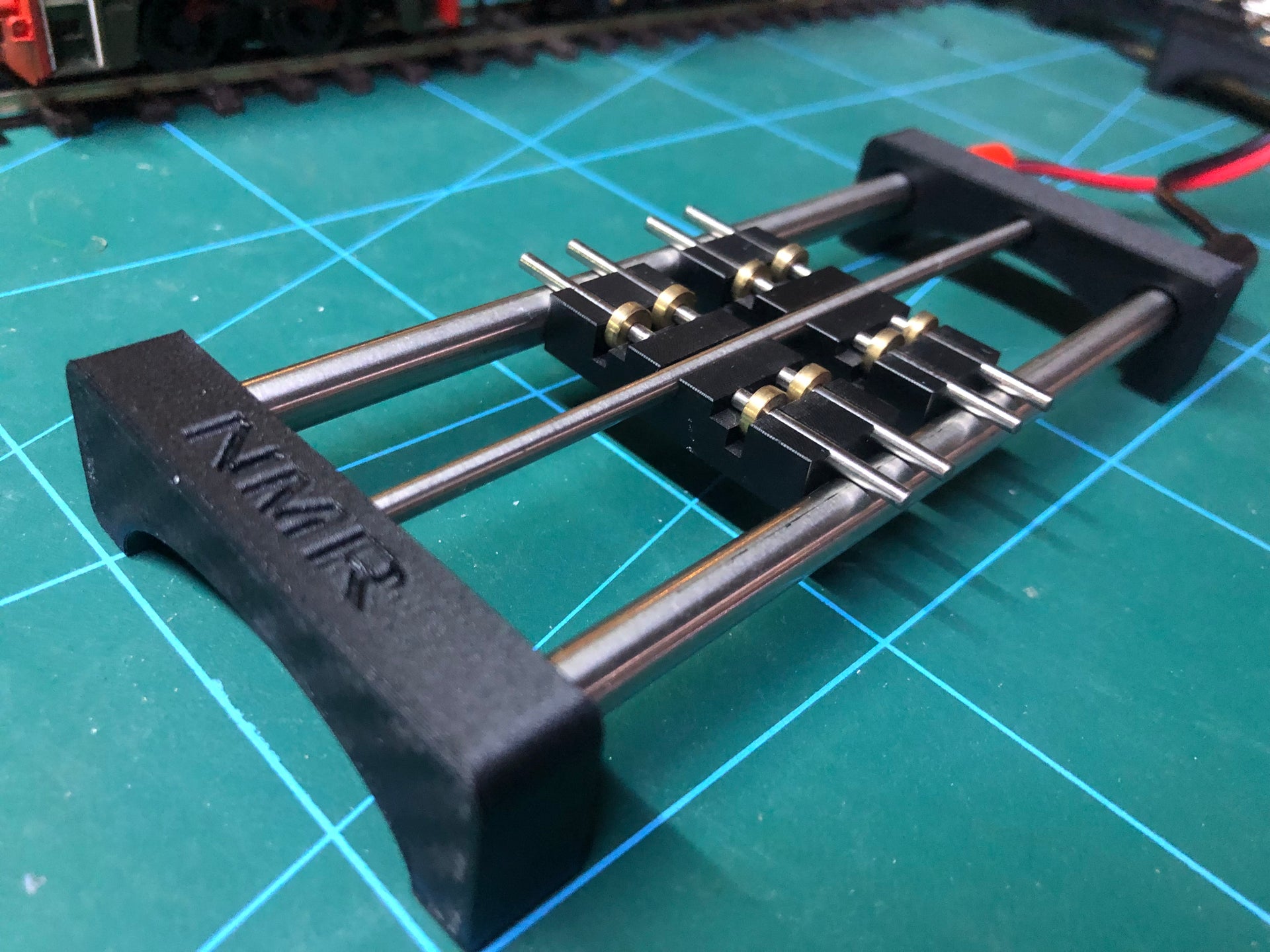 Short Rolling Road for OO Gauge 0-4-0 Locomotives – Ideal for Shunters