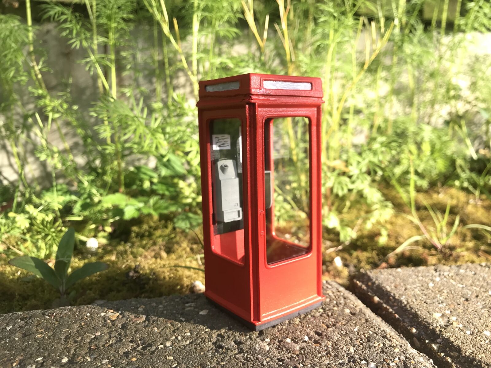 G-scale BT K8 red phone box model scenery piece, suitable for GN15 narrow gauge model railway layouts