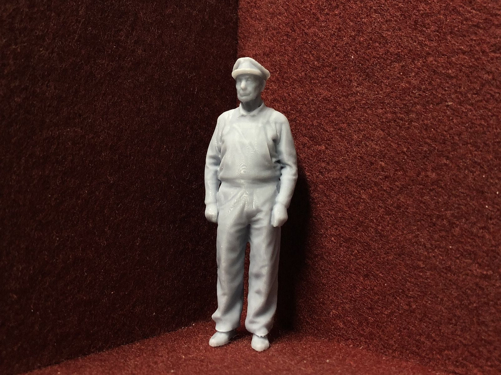 Unpainted 3D-scanned G scale (1:22) driver figure with peaked cap for GN15 narrow gauge model railway layouts