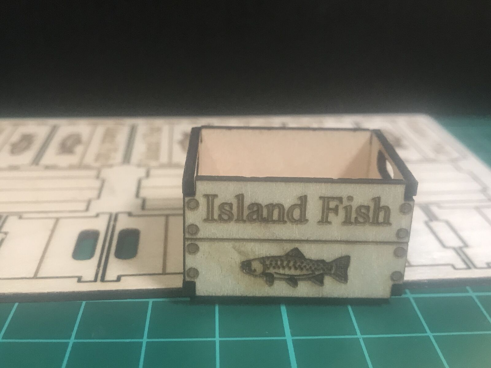 G scale and GN15 laser-cut wooden crate kit with 12 real wood crates in four different designs for model railways