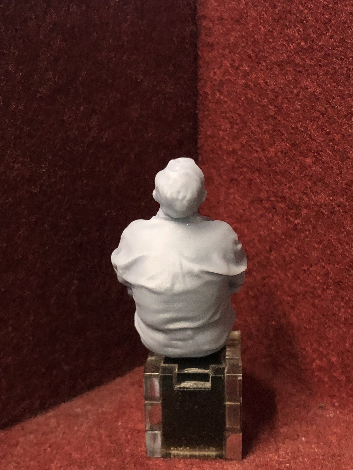 G-scale 1:22.5 seated unpainted male figure for model railways, also suitable for GN15 layouts, 3D scanned from a real person