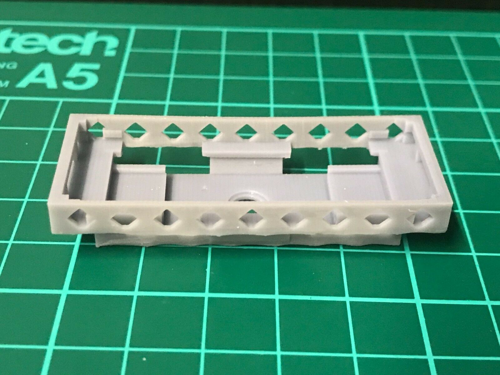 OO gauge Wickham Type 42 armoured train Vietnam-era model kit with optional static display configuration