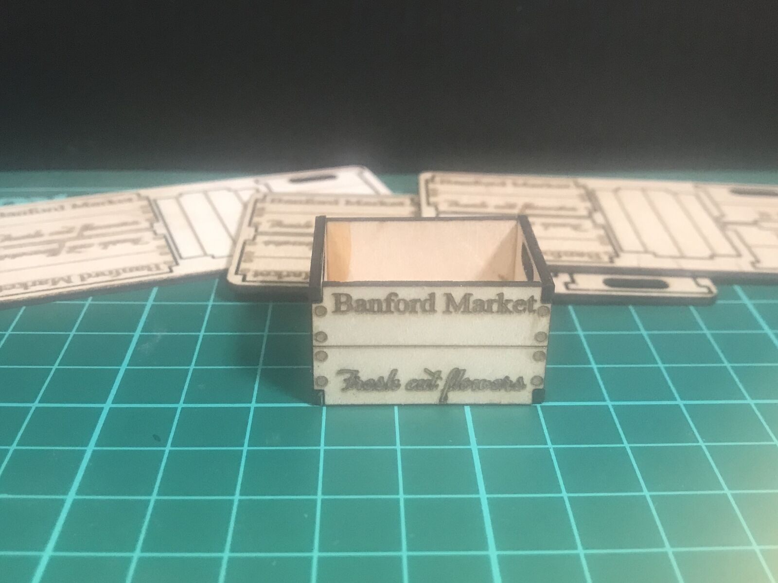 G scale and GN15 model railway kit with 12 laser-cut wooden crates in four different designs, supplied flat-packed for assembly