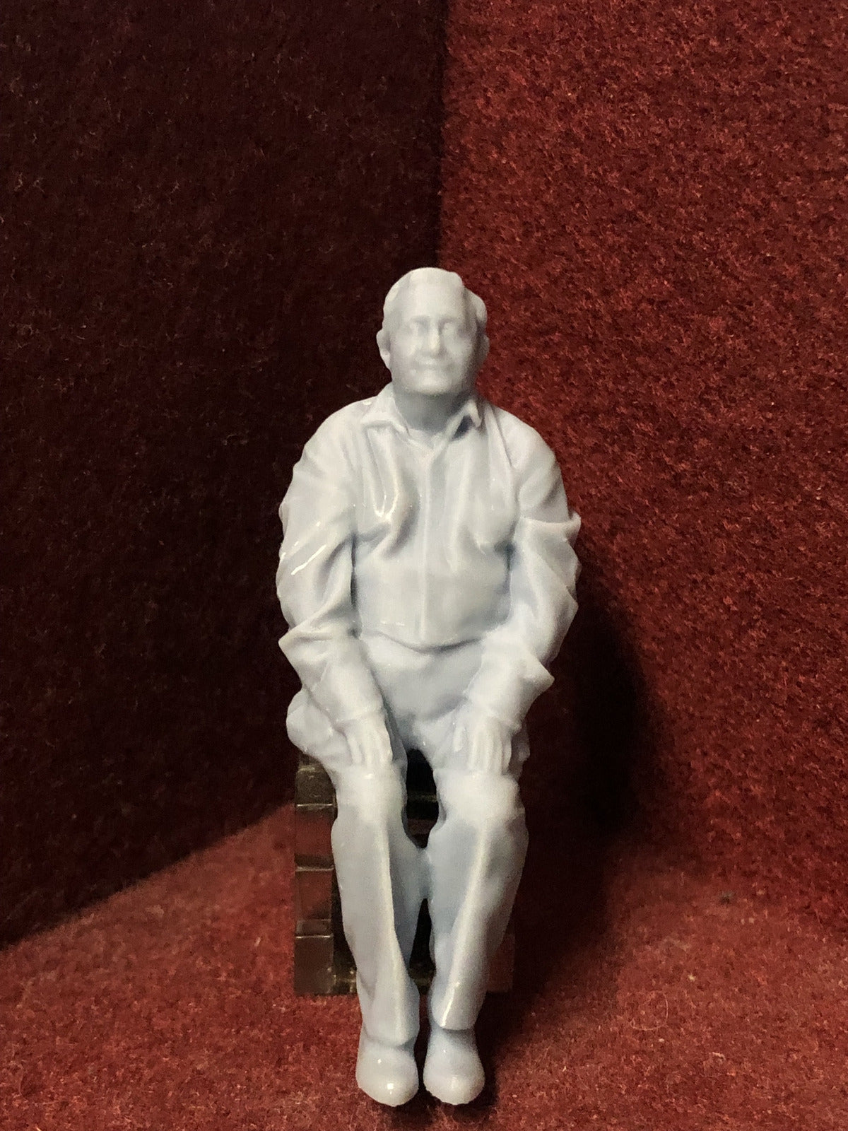 G-scale 1:22.5 seated unpainted male figure for model railways, also suitable for GN15 layouts