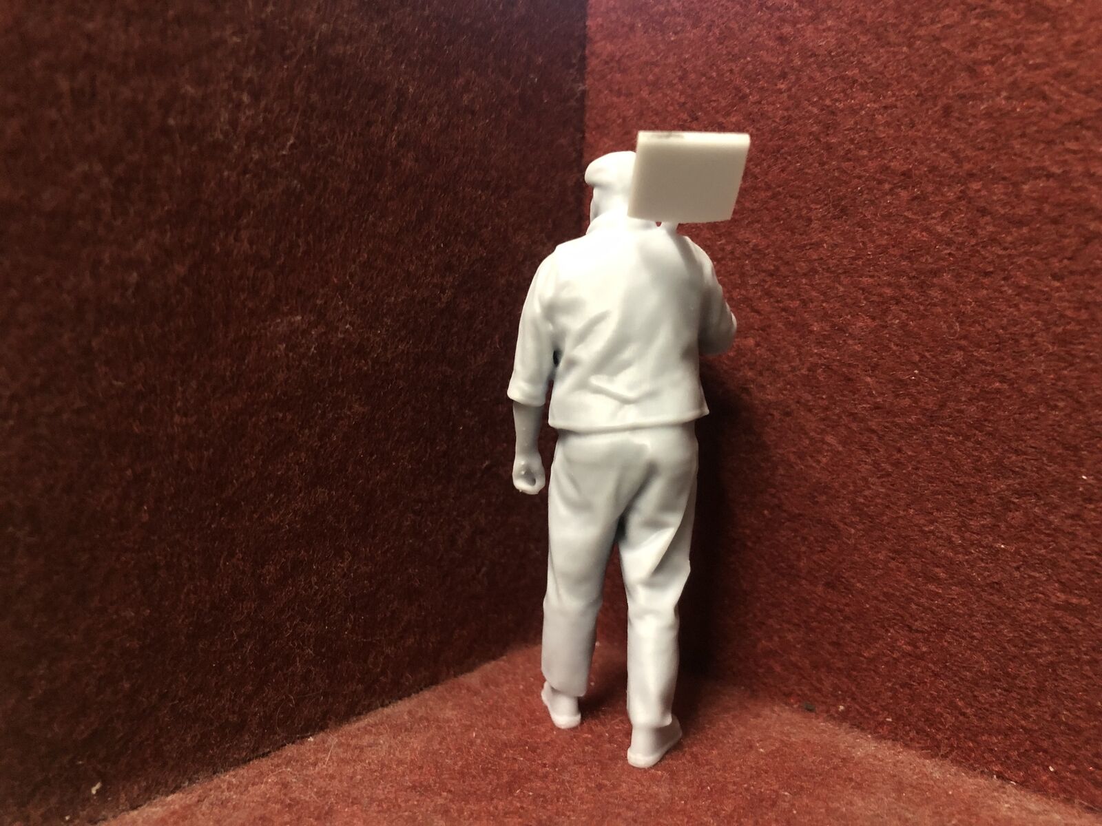 Unpainted G-scale 1:22.5 railway figure carrying a shovel over his shoulder, suitable for GN15 layouts and Bachmann-based stock