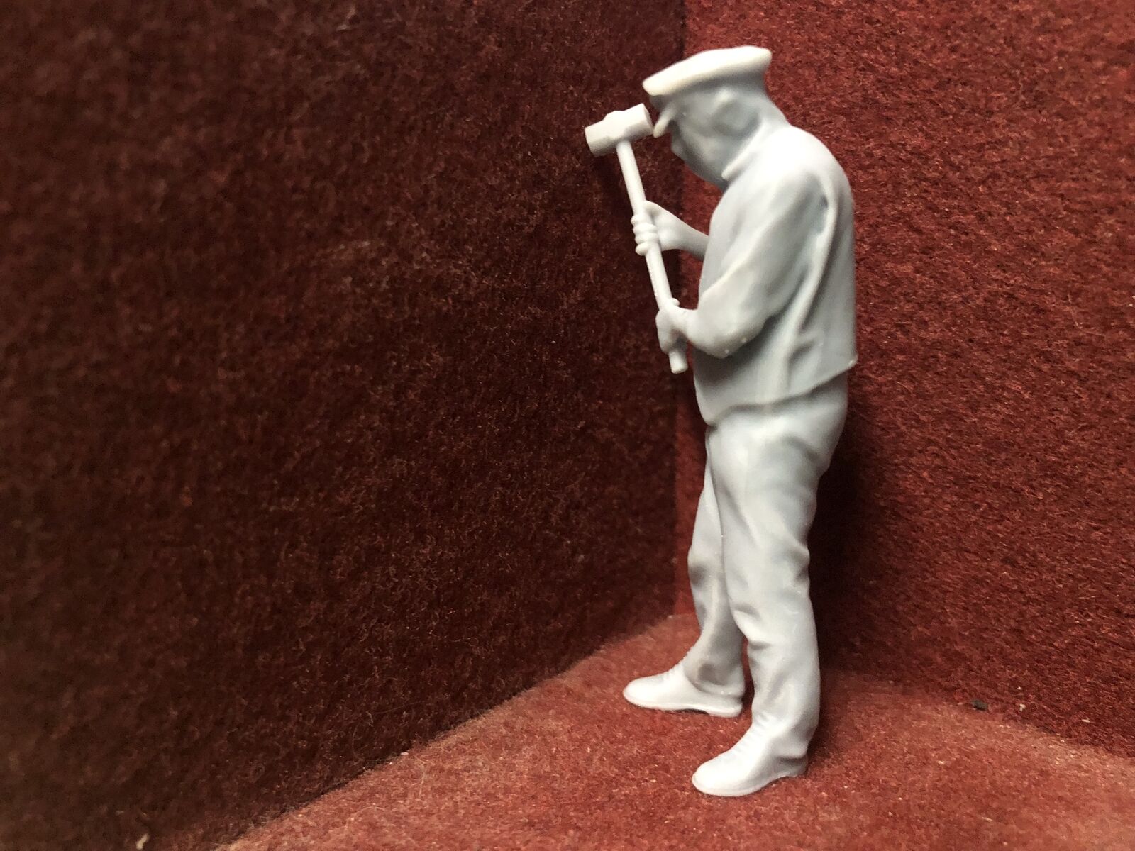 Unpainted G-scale 1:22 figure of a man holding a sledgehammer, suitable for GN15 and other large-scale model railway scenes