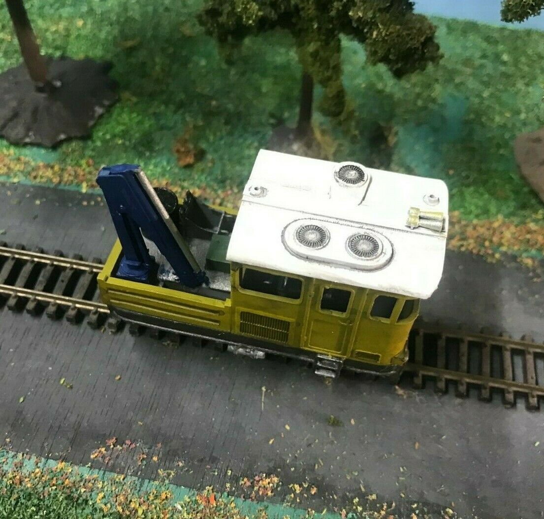 OO9 narrow gauge resin maintenance and inspection car body kit shown fitted to an older KATO 103 chassis with rear load details