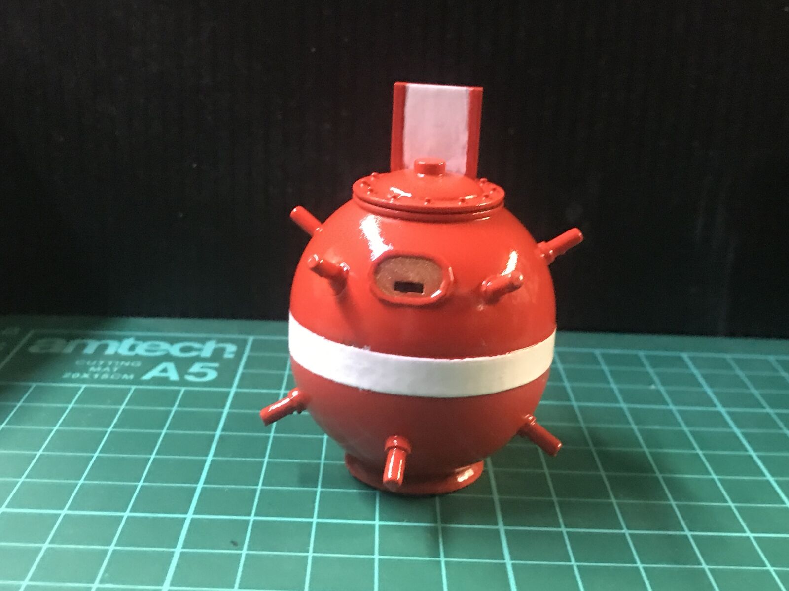 Unpainted G-scale seaside mine and seafront telescope resin kit suitable for GN15 narrow gauge model railway layouts