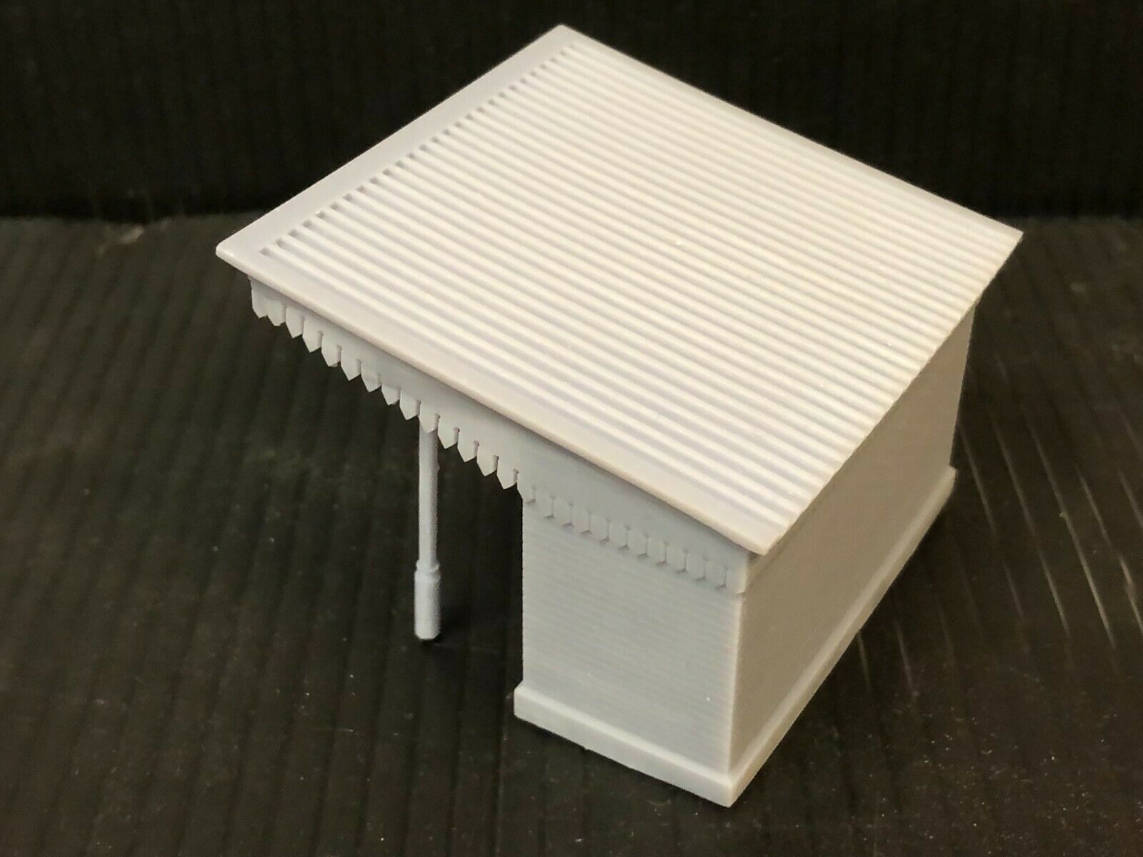 OO9/OO/HO scale Sandplace Station halt model kit with small station building and separate platform columns