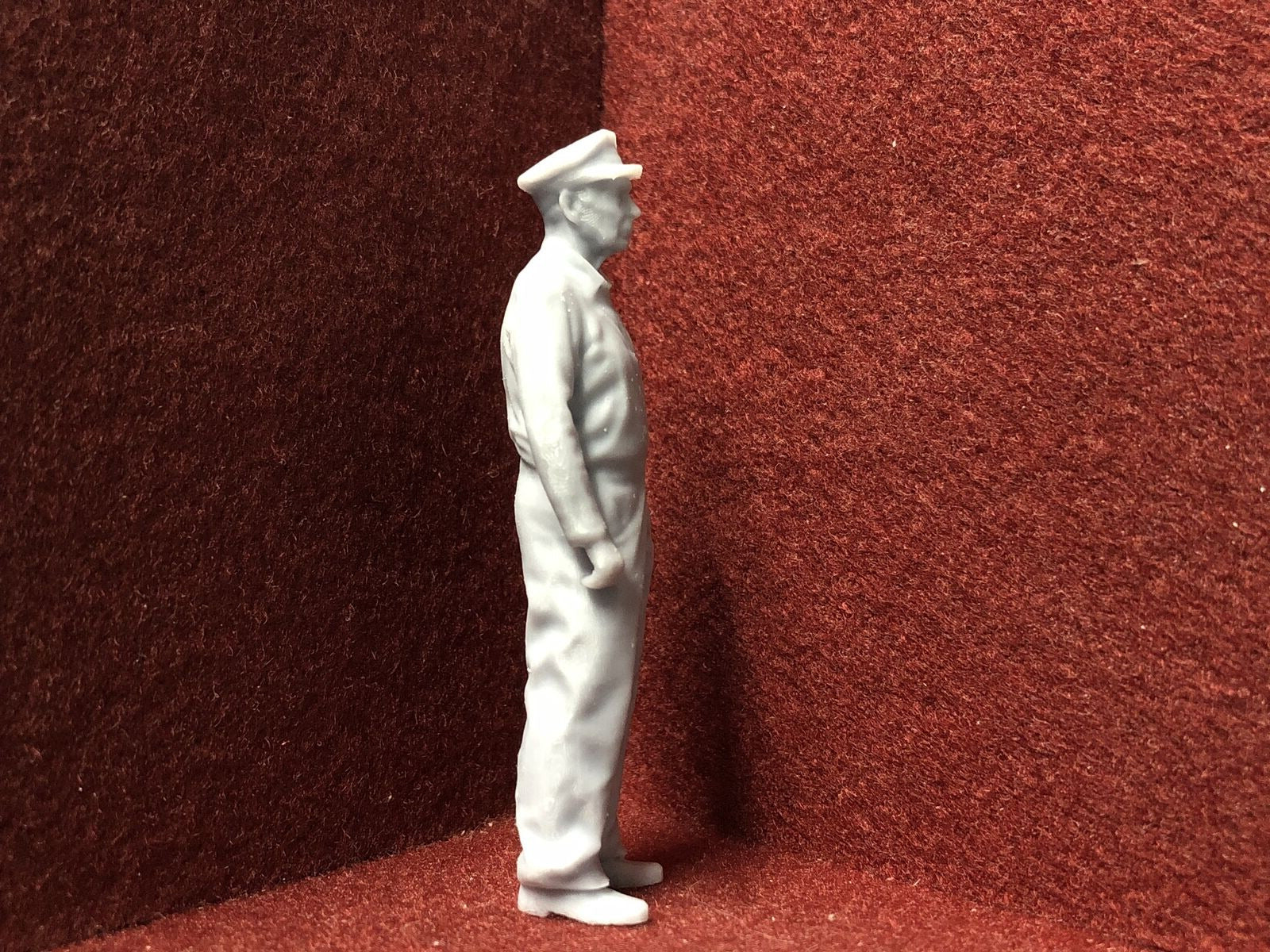 Unpainted 3D-scanned G scale 1:22 driver figure with peaked cap for GN15 or G scale model railway layouts