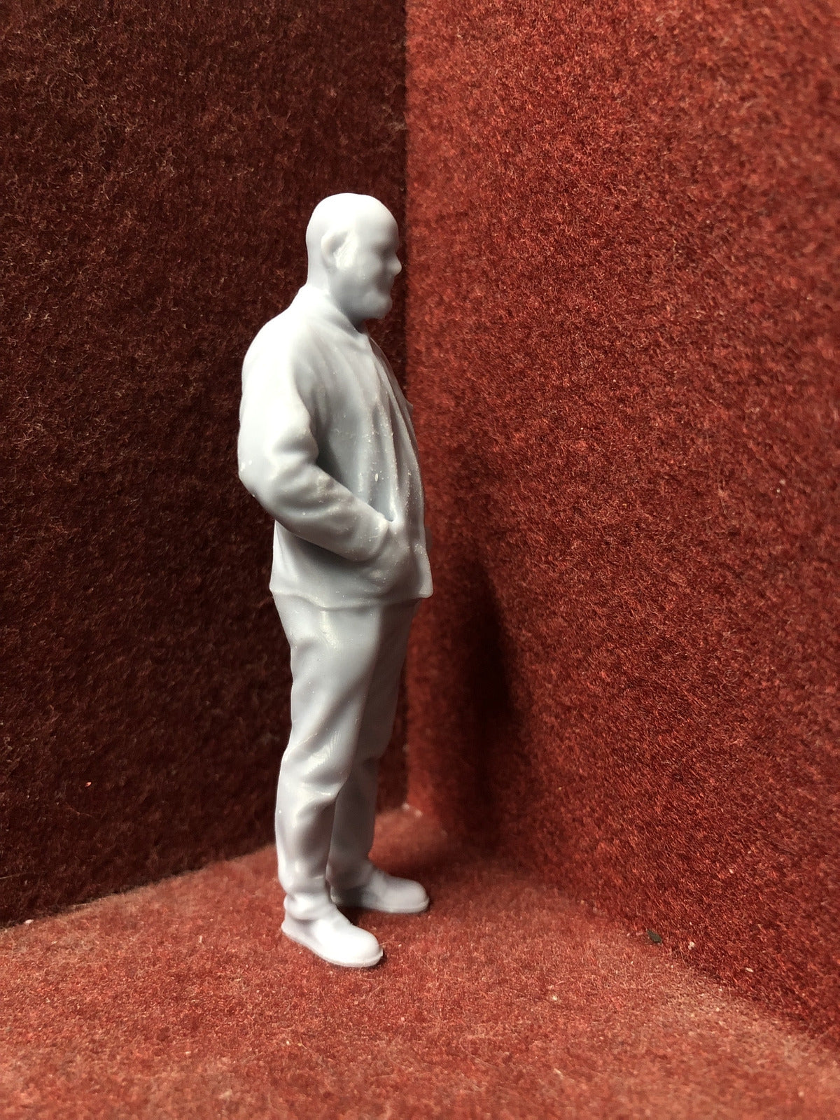 Unpainted G-scale 1:22 driver figure for model railways, 3D scanned from a real person, wearing a work coat, GN15 compatible