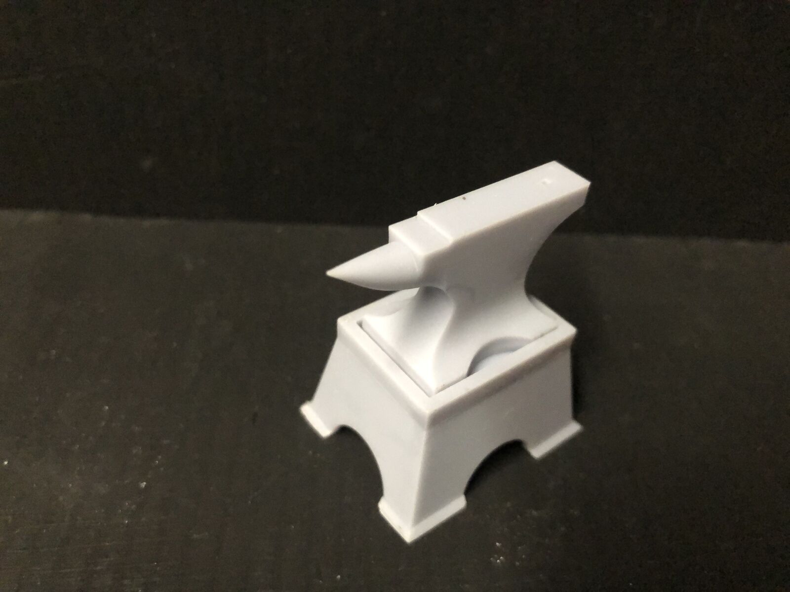 GN15 G scale resin model anvil and separate base for workshop or farrier dioramas, supplied unpainted and ready to detail