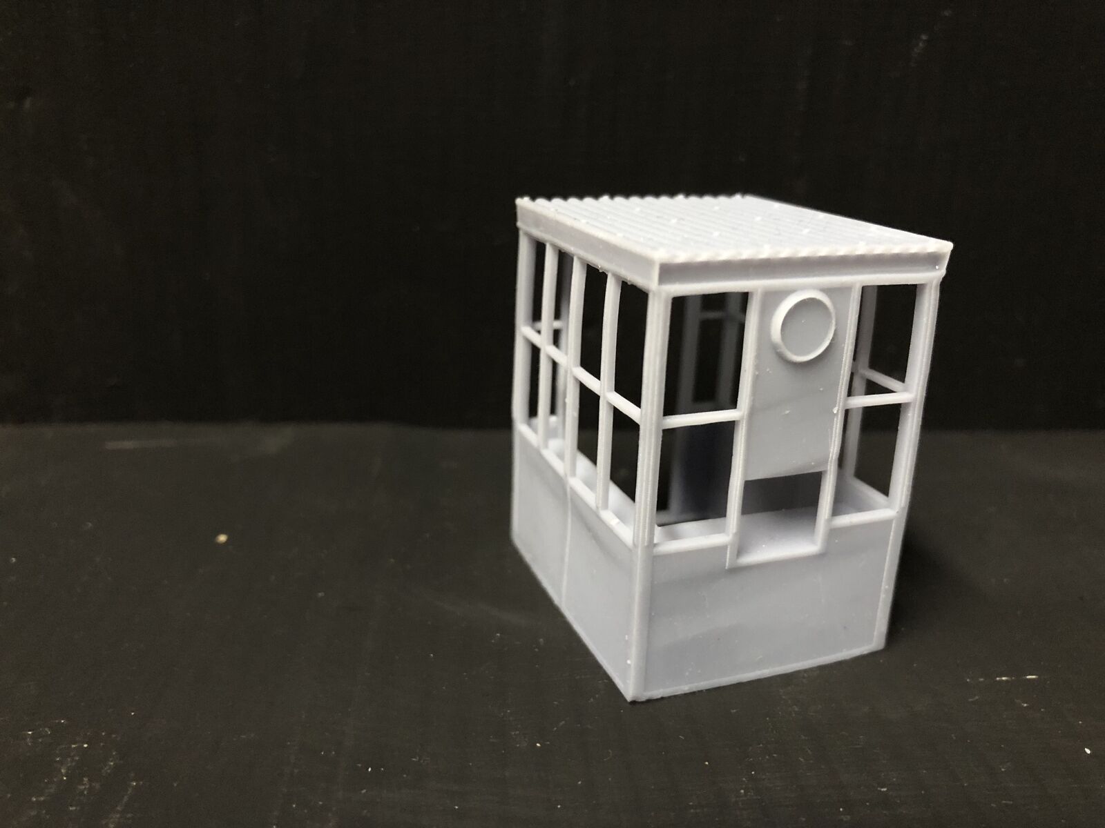 O / O16.5 7mm gauge country petrol station kit with hut, two fuel pumps, owner figure and accessories for model railways