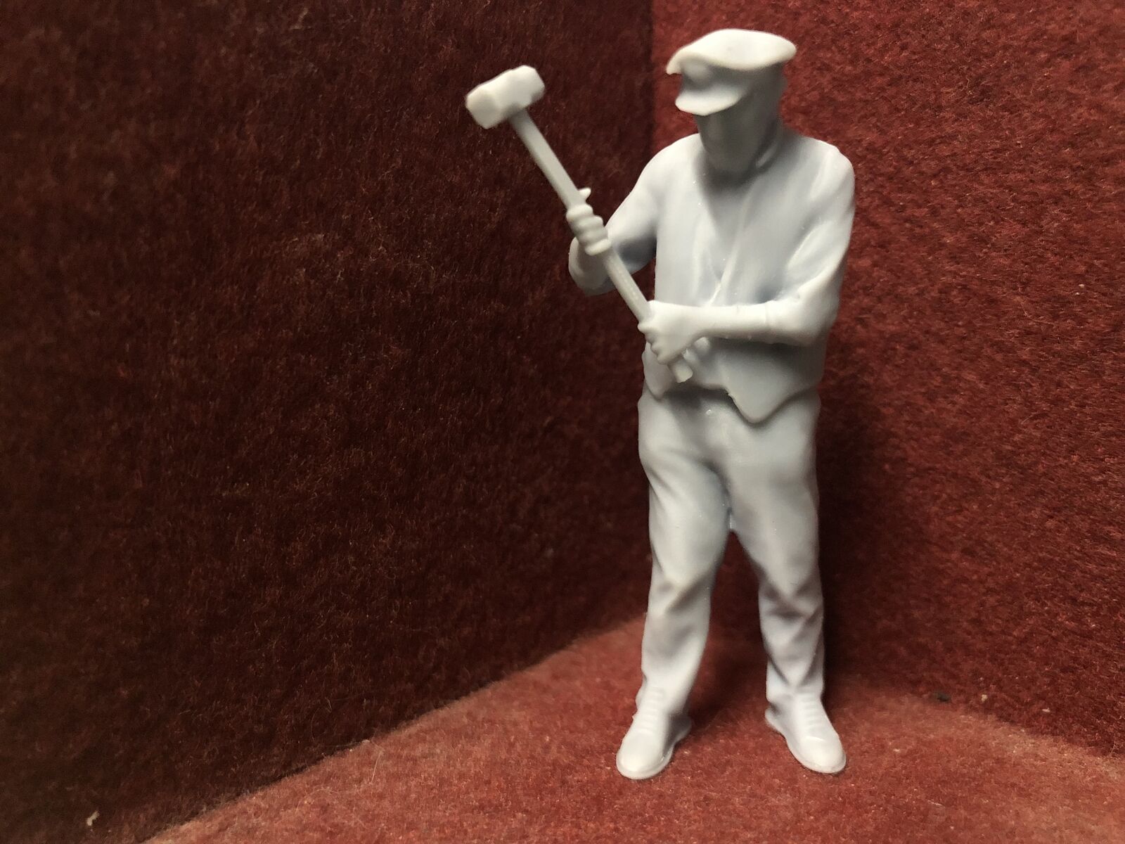 Unpainted G-scale 1:22 figure of a man holding a sledgehammer, suitable for GN15 and other large-scale model railway scenes